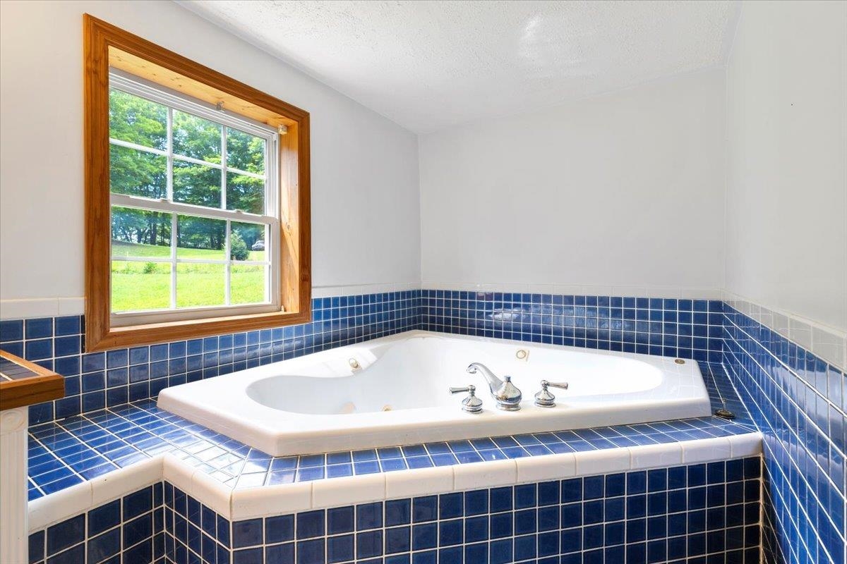 2528 Old Hurst Road Hiwassee VA 24347