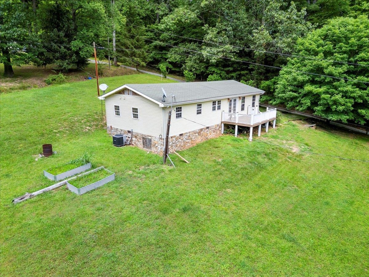 2528 Old Hurst Road Hiwassee VA 24347