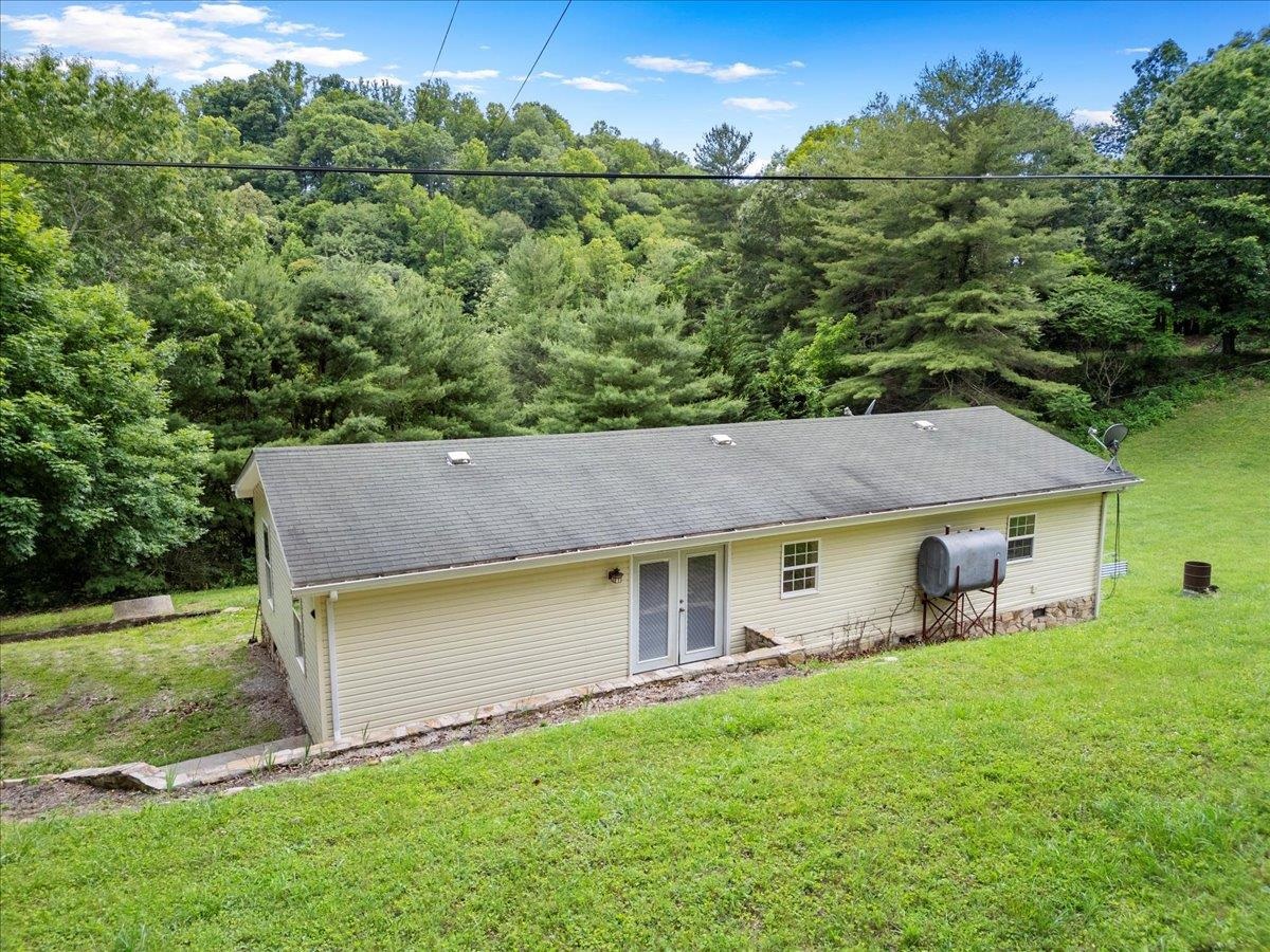 2528 Old Hurst Road Hiwassee VA 24347