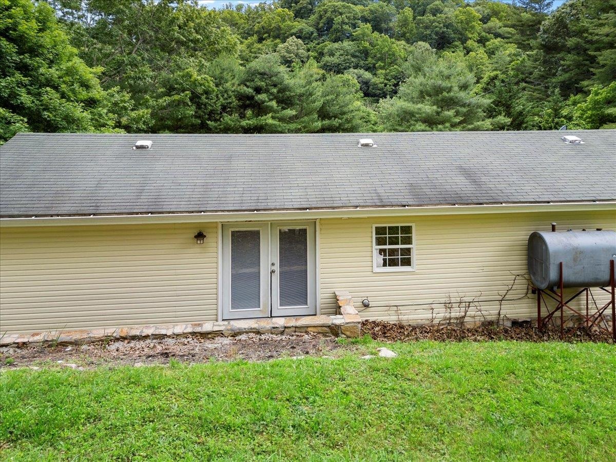 2528 Old Hurst Road Hiwassee VA 24347