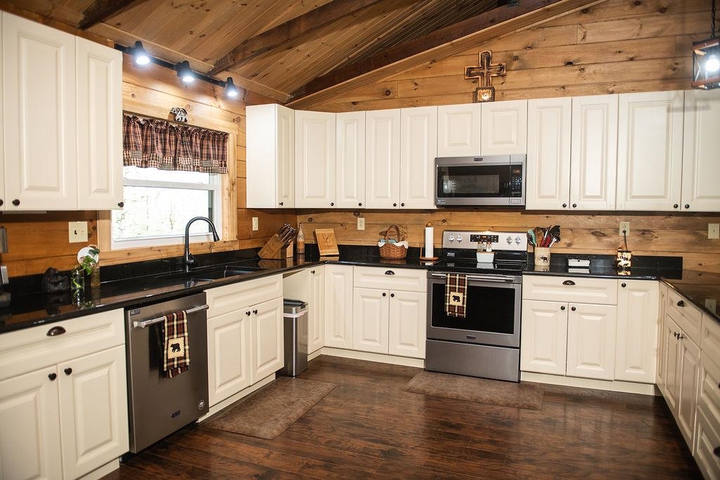 467 River Oaks Drive Austinville VA 24312