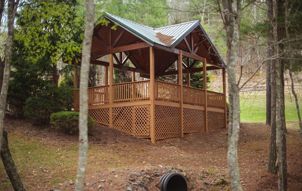 467 River Oaks Drive Austinville VA 24312