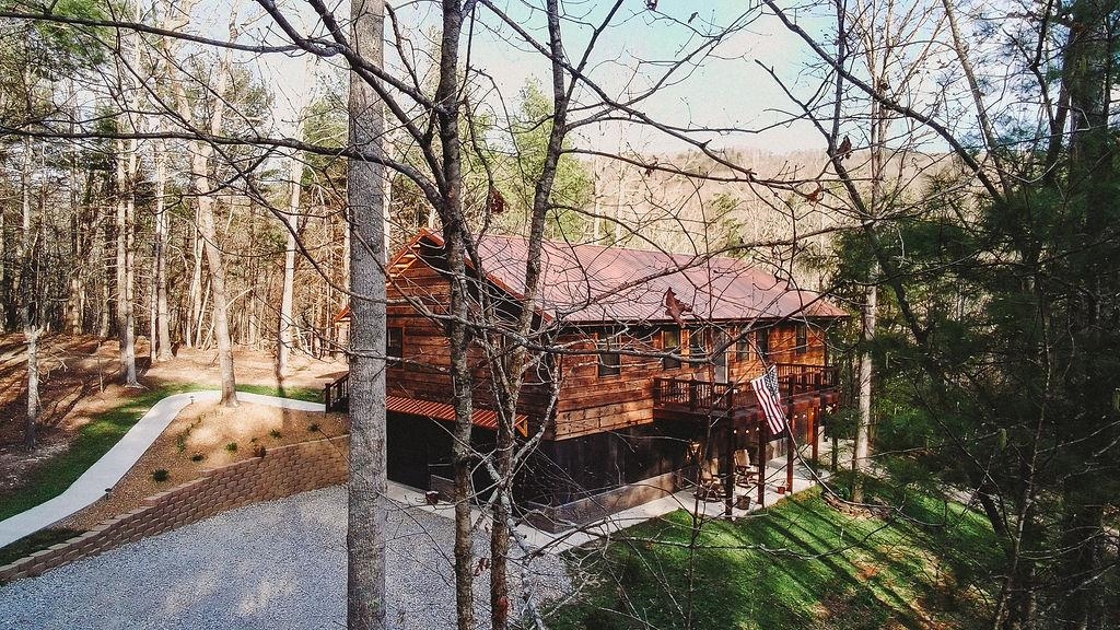 467 River Oaks Drive Austinville VA 24312