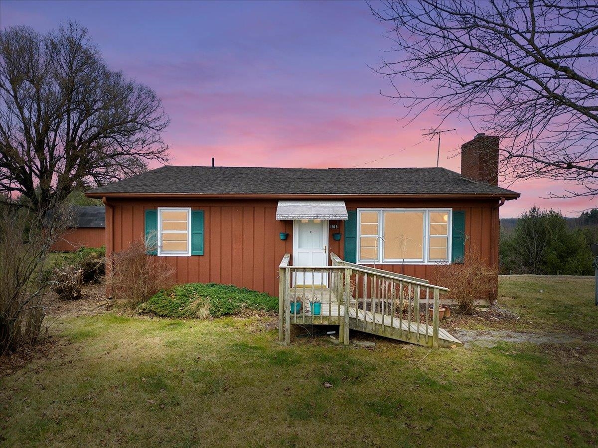 1918 Pleasantview Road Austinville VA 24312