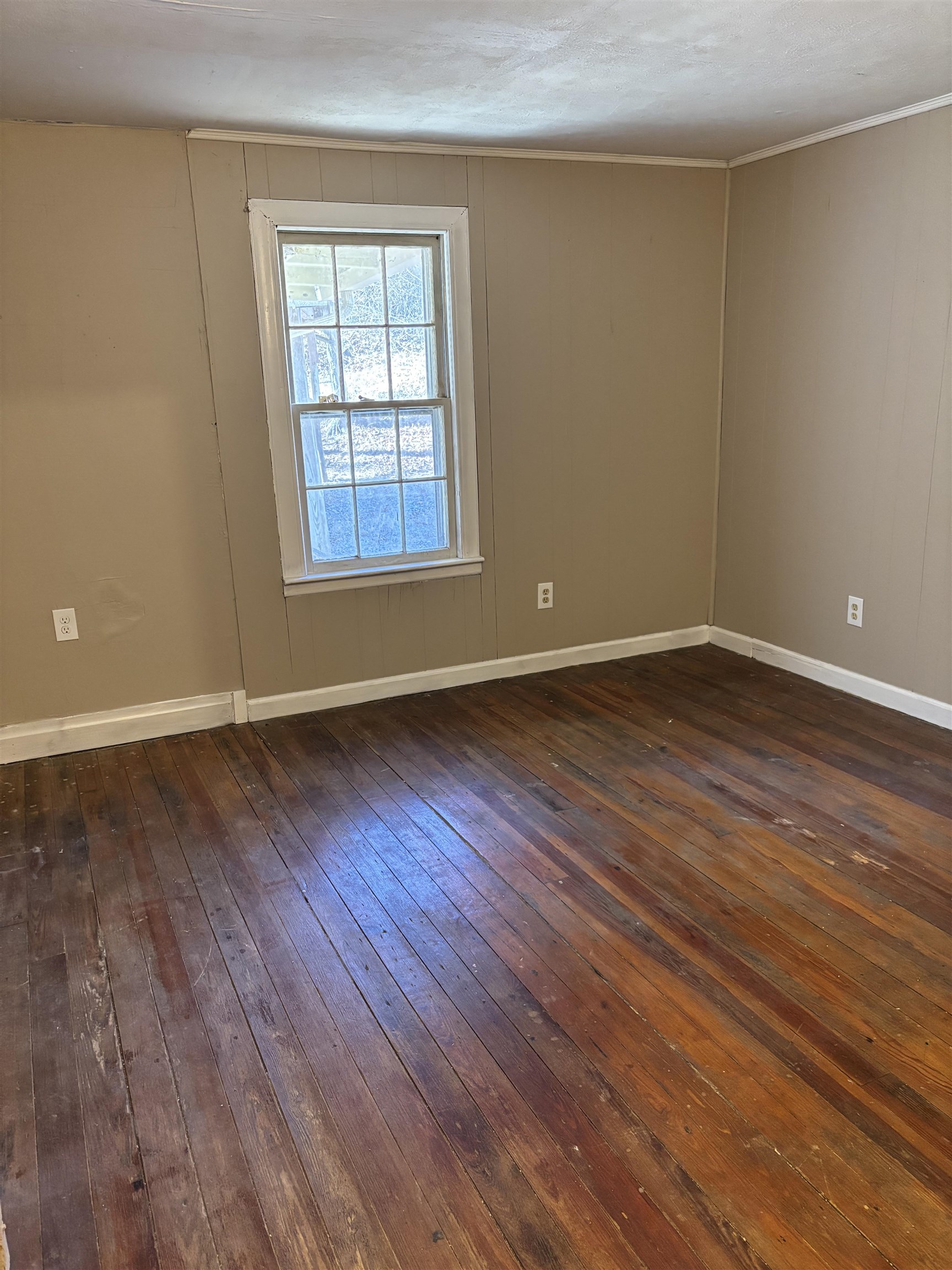 1319 Case Knife Road Pulaski VA 24301