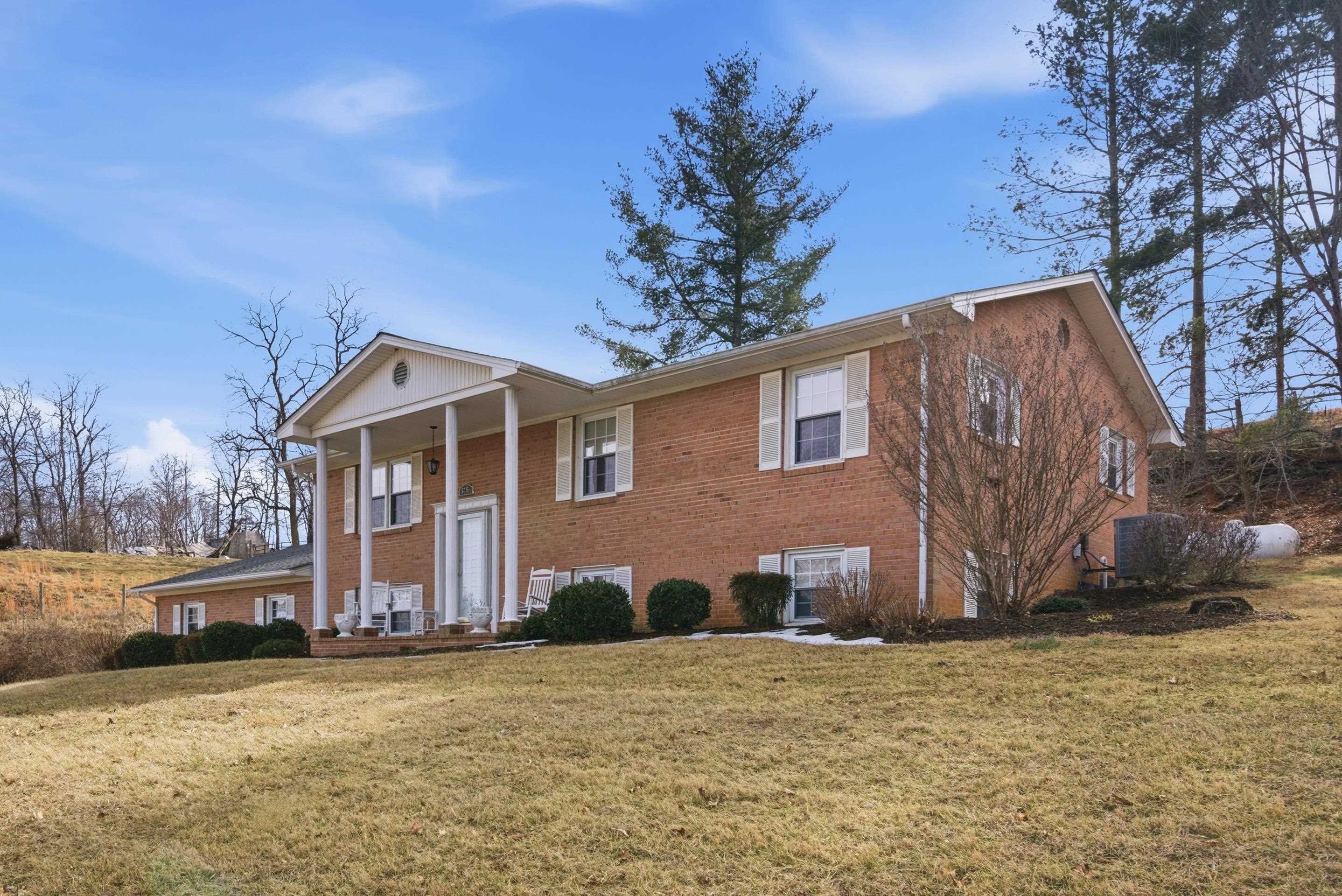 5725 Graysontown Road Radford VA 24141