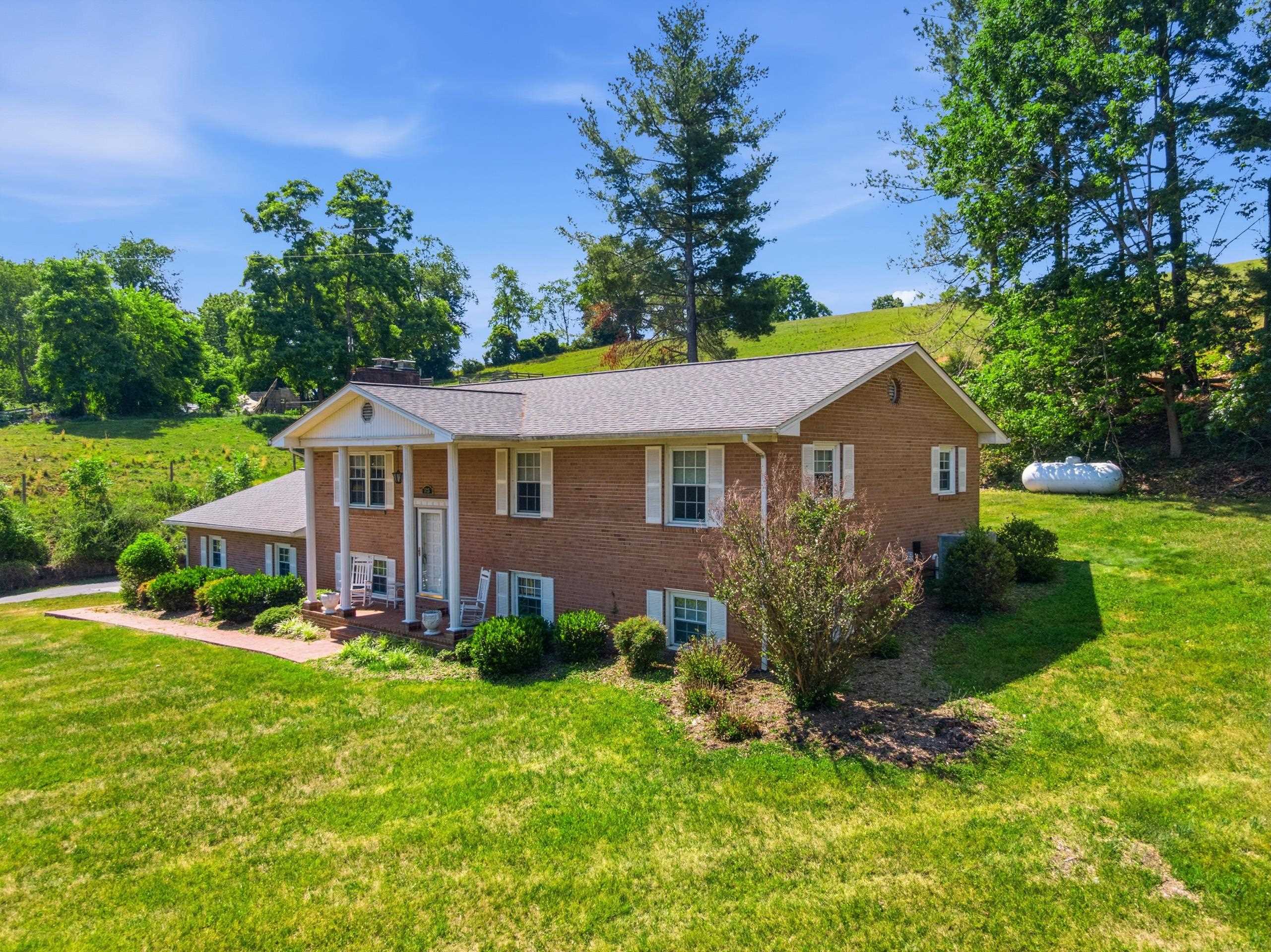 5725 Graysontown Road Radford VA 24141