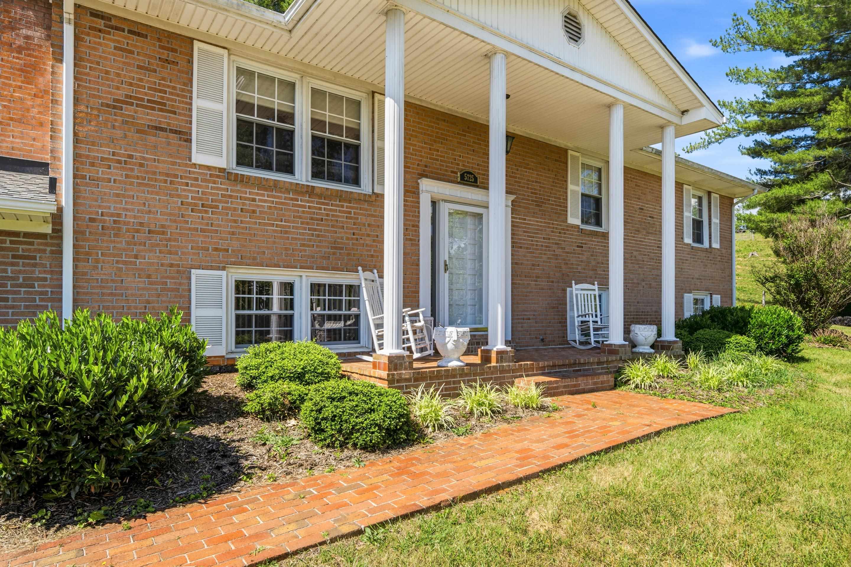 5725 Graysontown Road Radford VA 24141