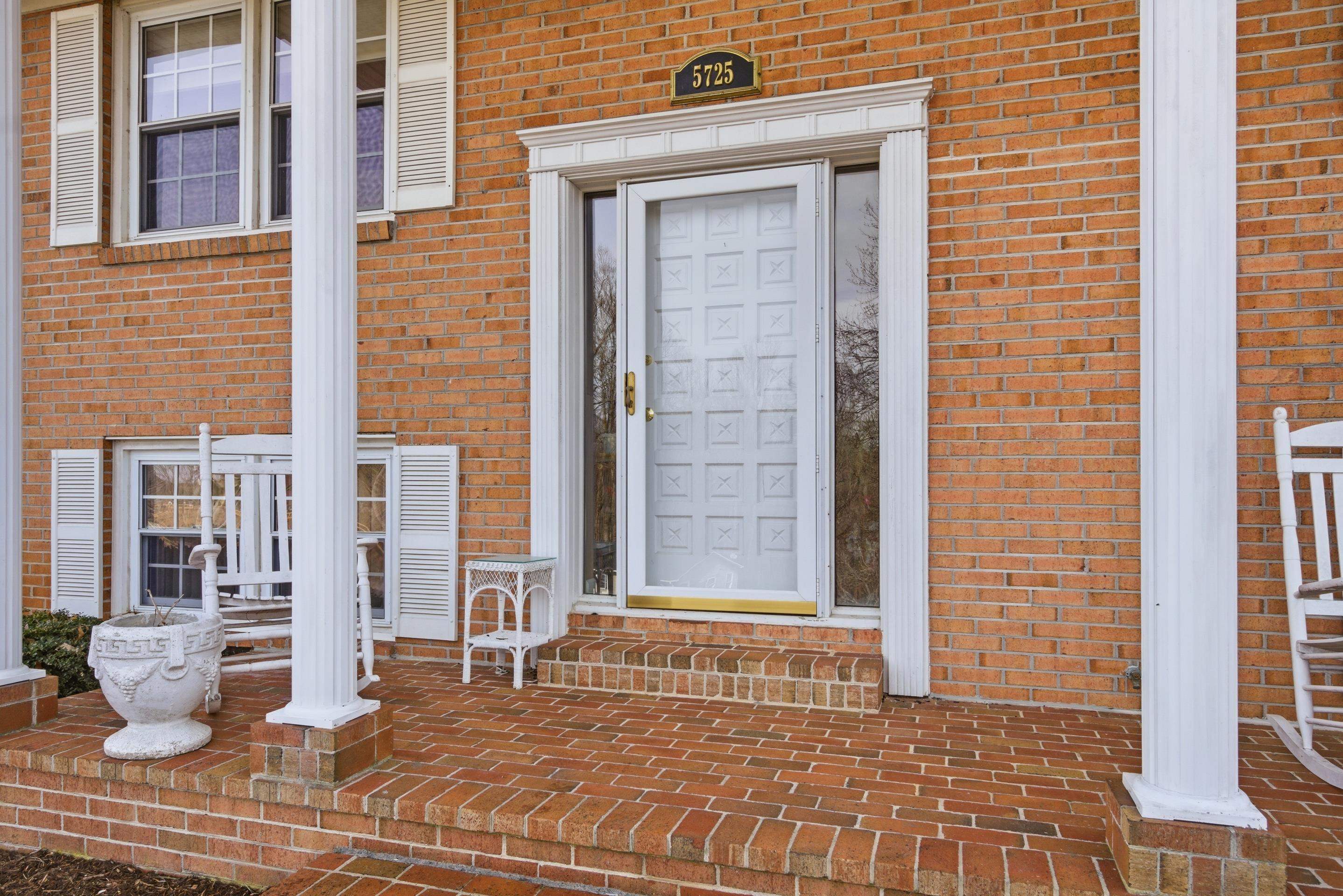 5725 Graysontown Road Radford VA 24141