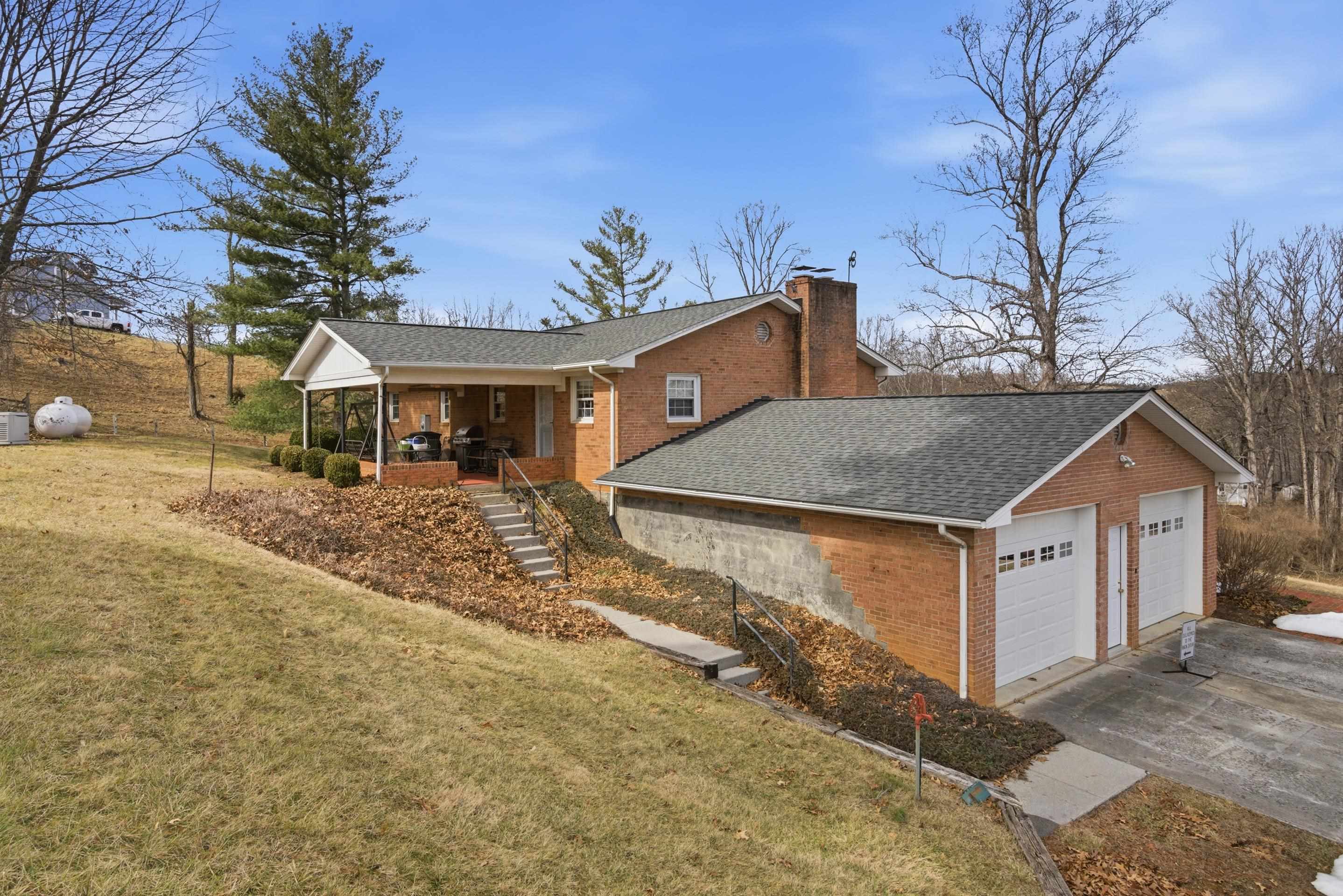 5725 Graysontown Road Radford VA 24141