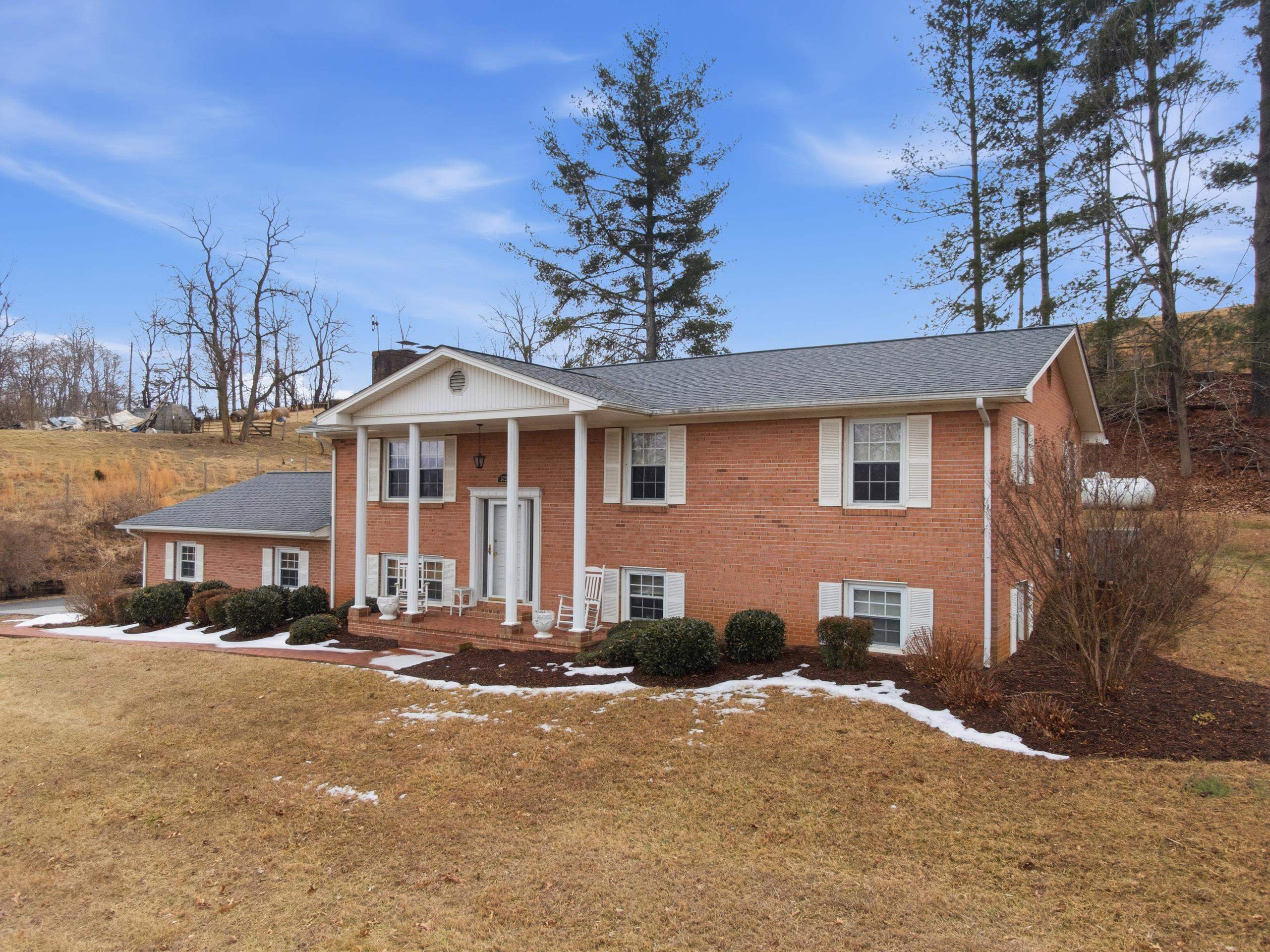 5725 Graysontown Road Radford VA 24141
