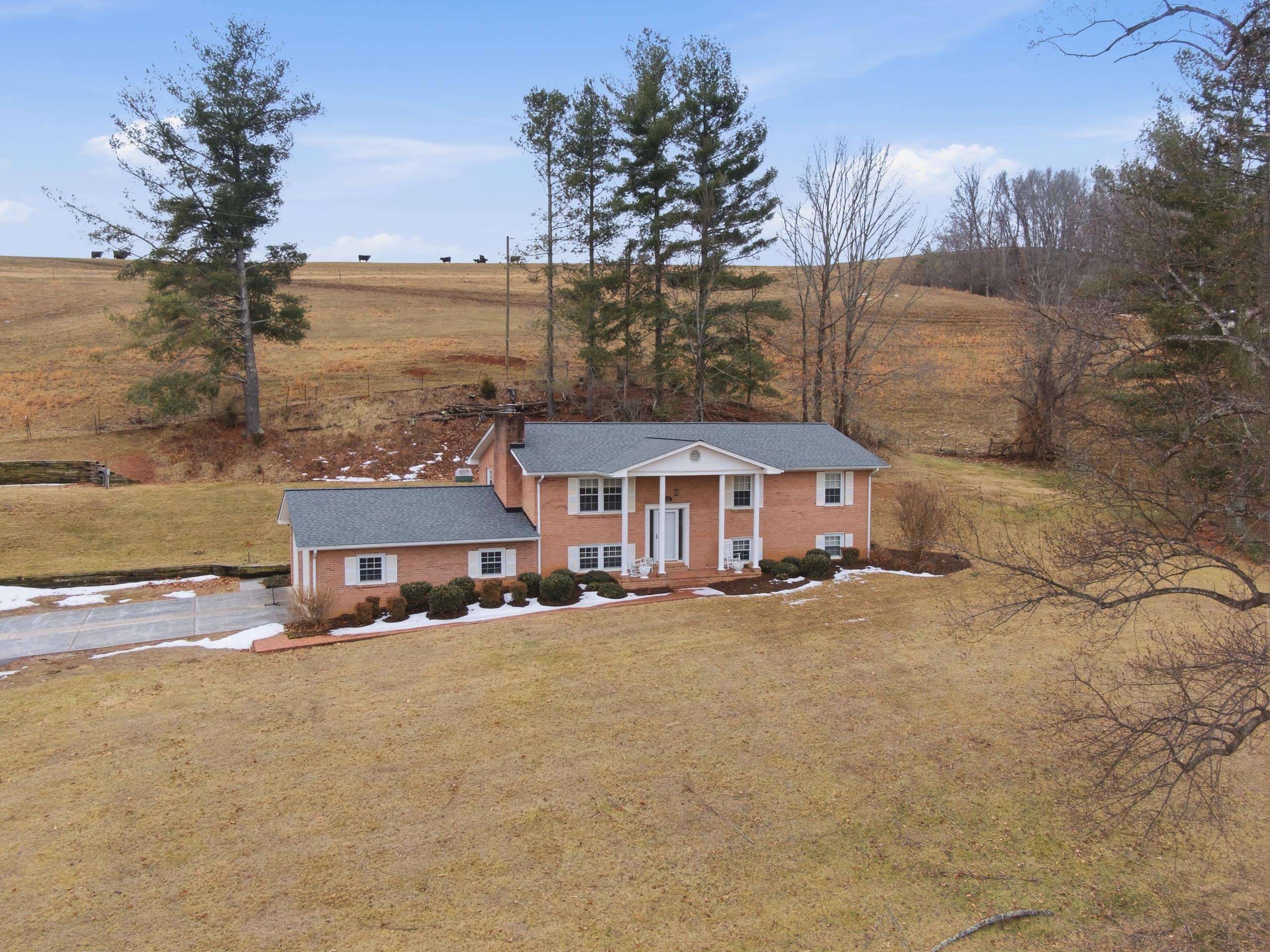 5725 Graysontown Road Radford VA 24141