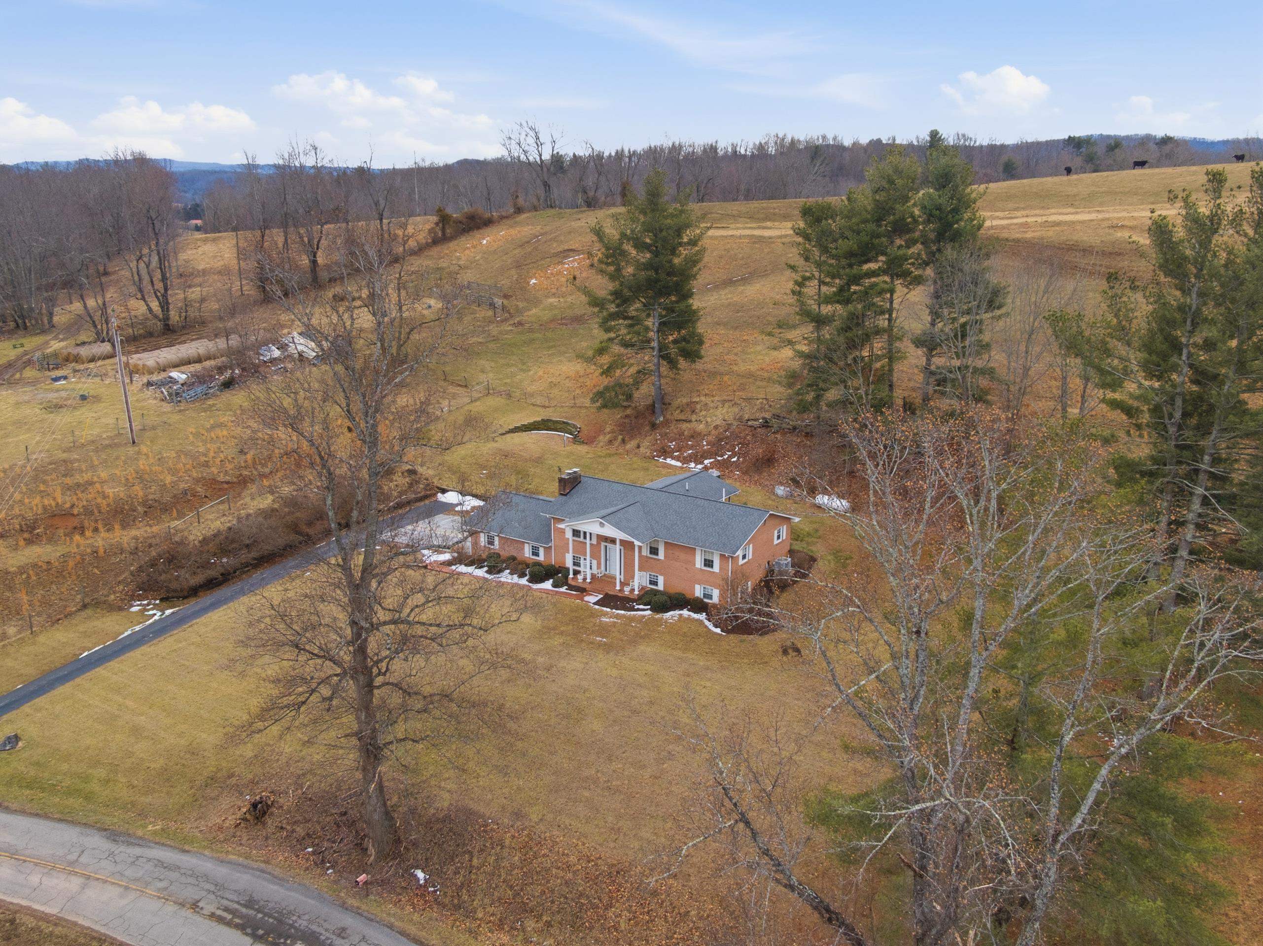 5725 Graysontown Road Radford VA 24141