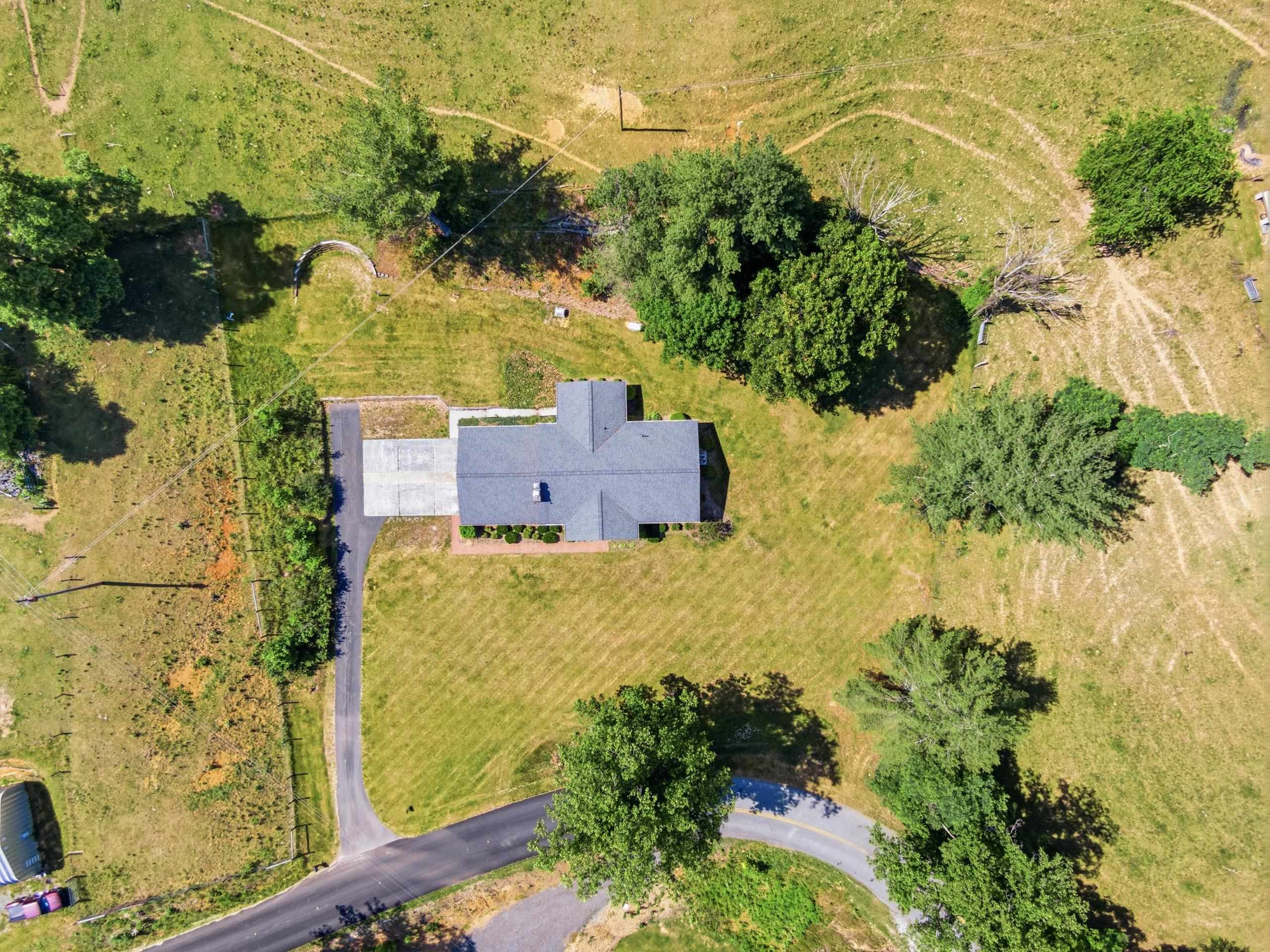 5725 Graysontown Road Radford VA 24141