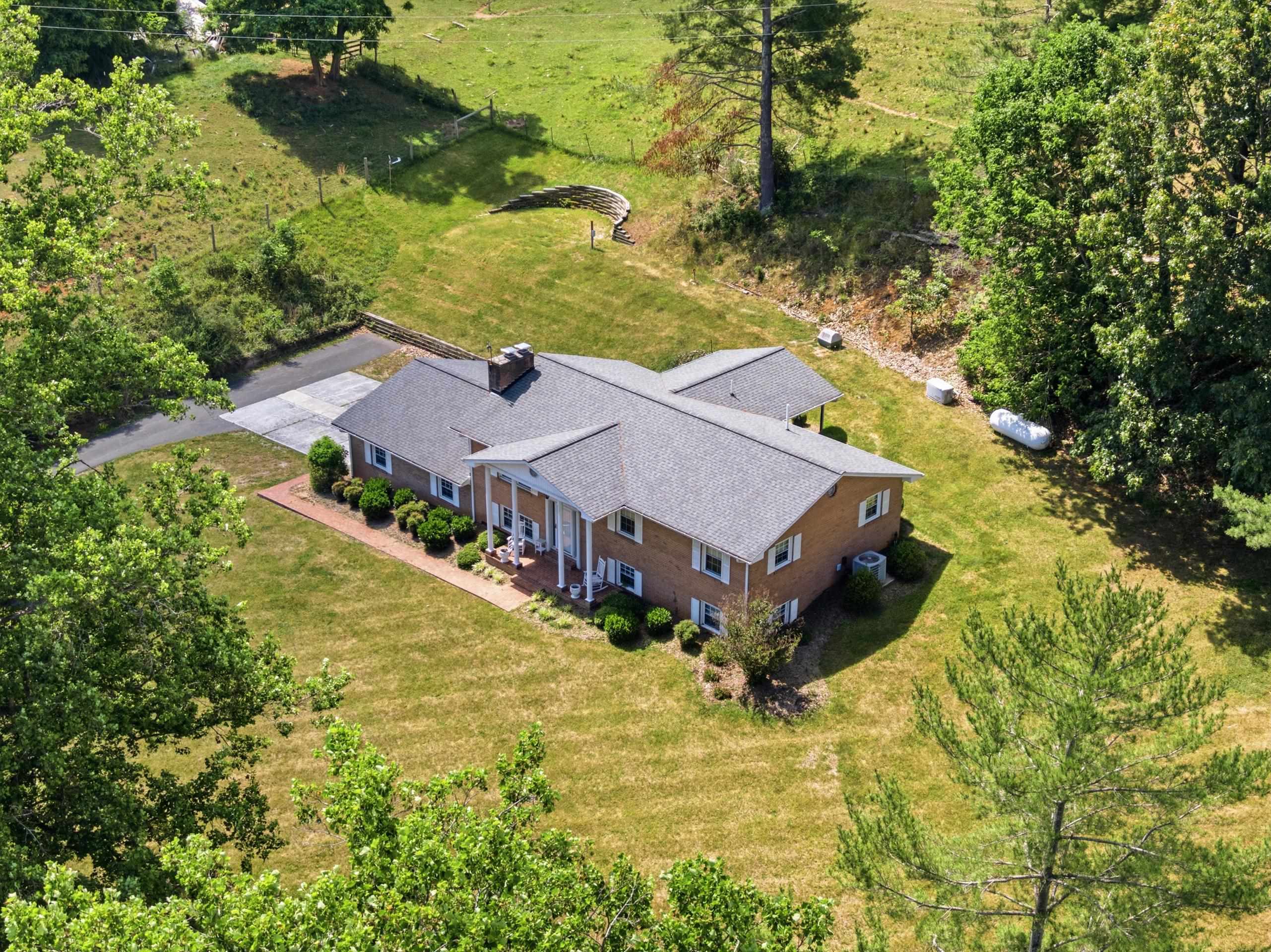 5725 Graysontown Road Radford VA 24141