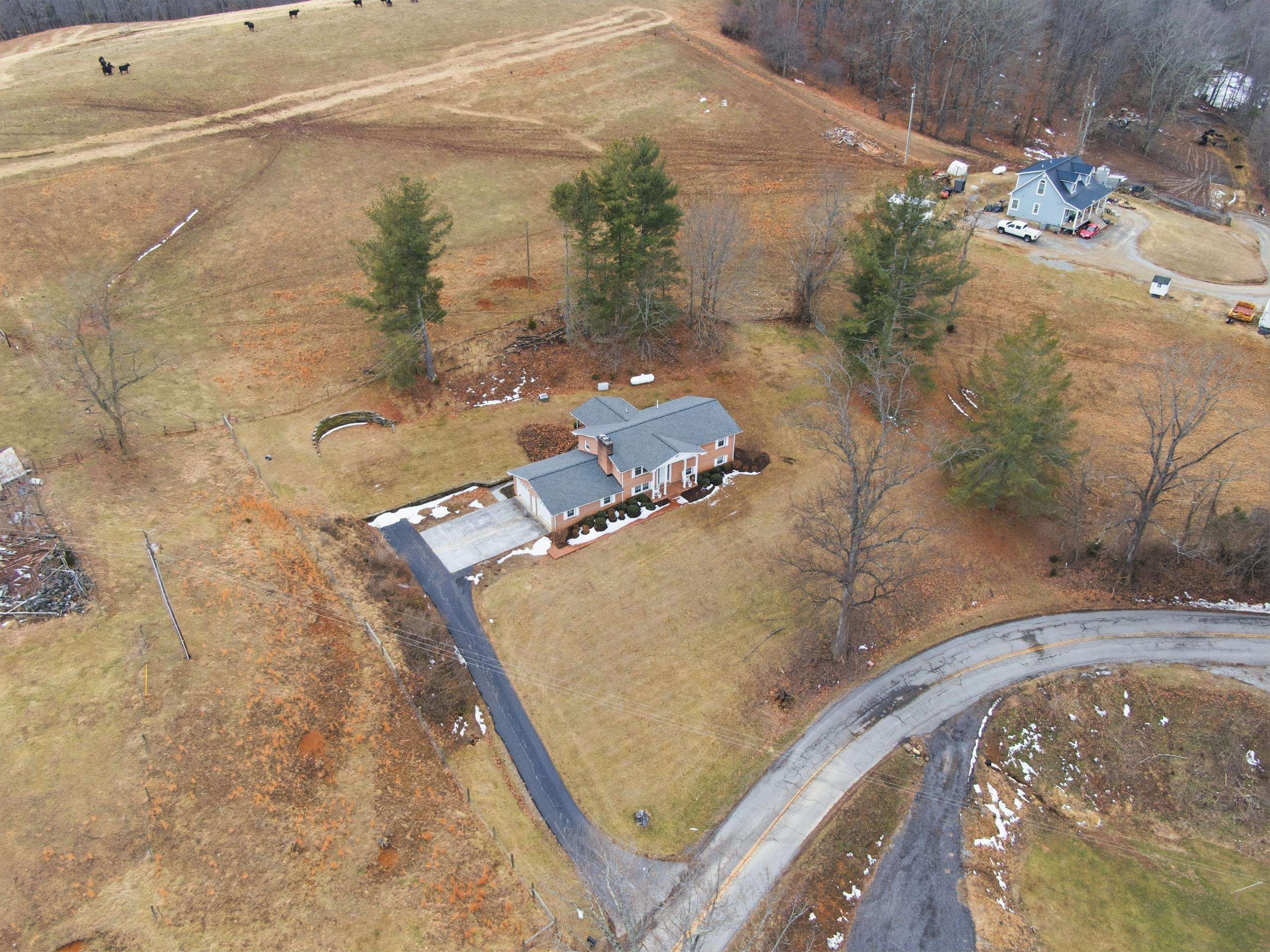 5725 Graysontown Road Radford VA 24141