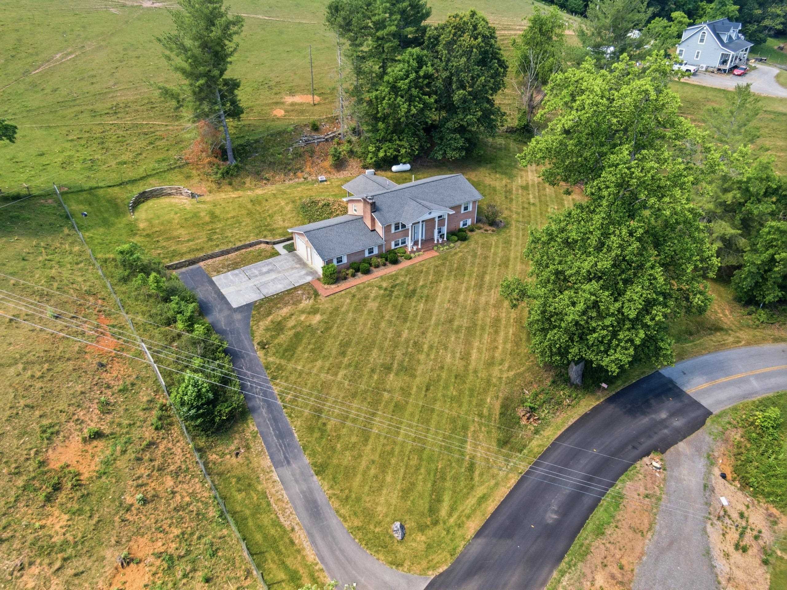5725 Graysontown Road Radford VA 24141
