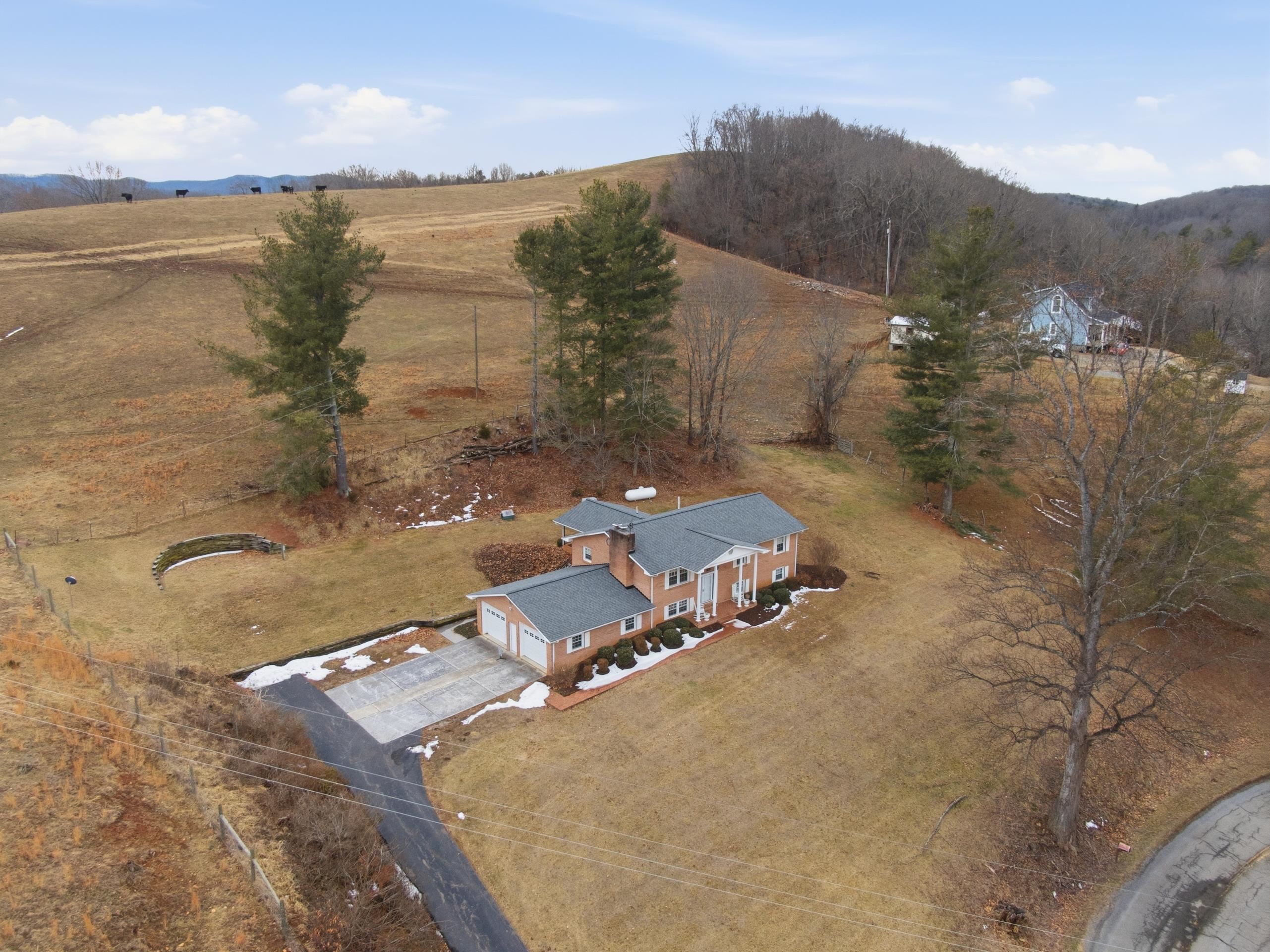 5725 Graysontown Road Radford VA 24141