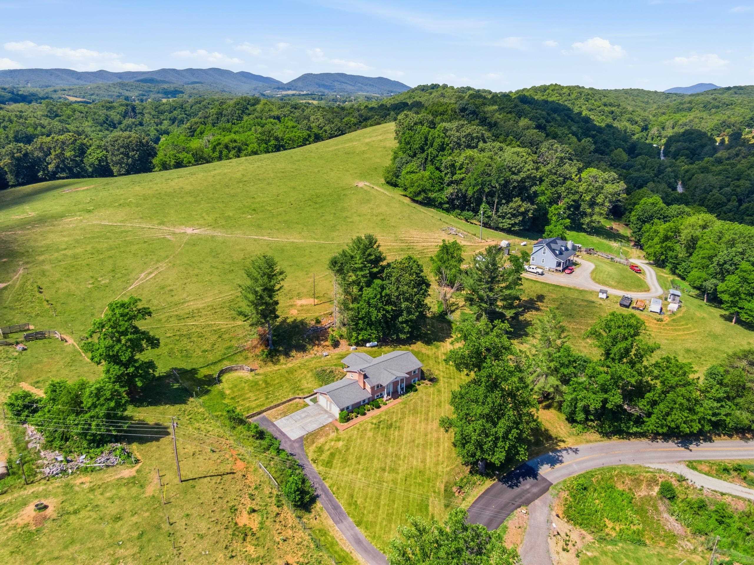 5725 Graysontown Road Radford VA 24141