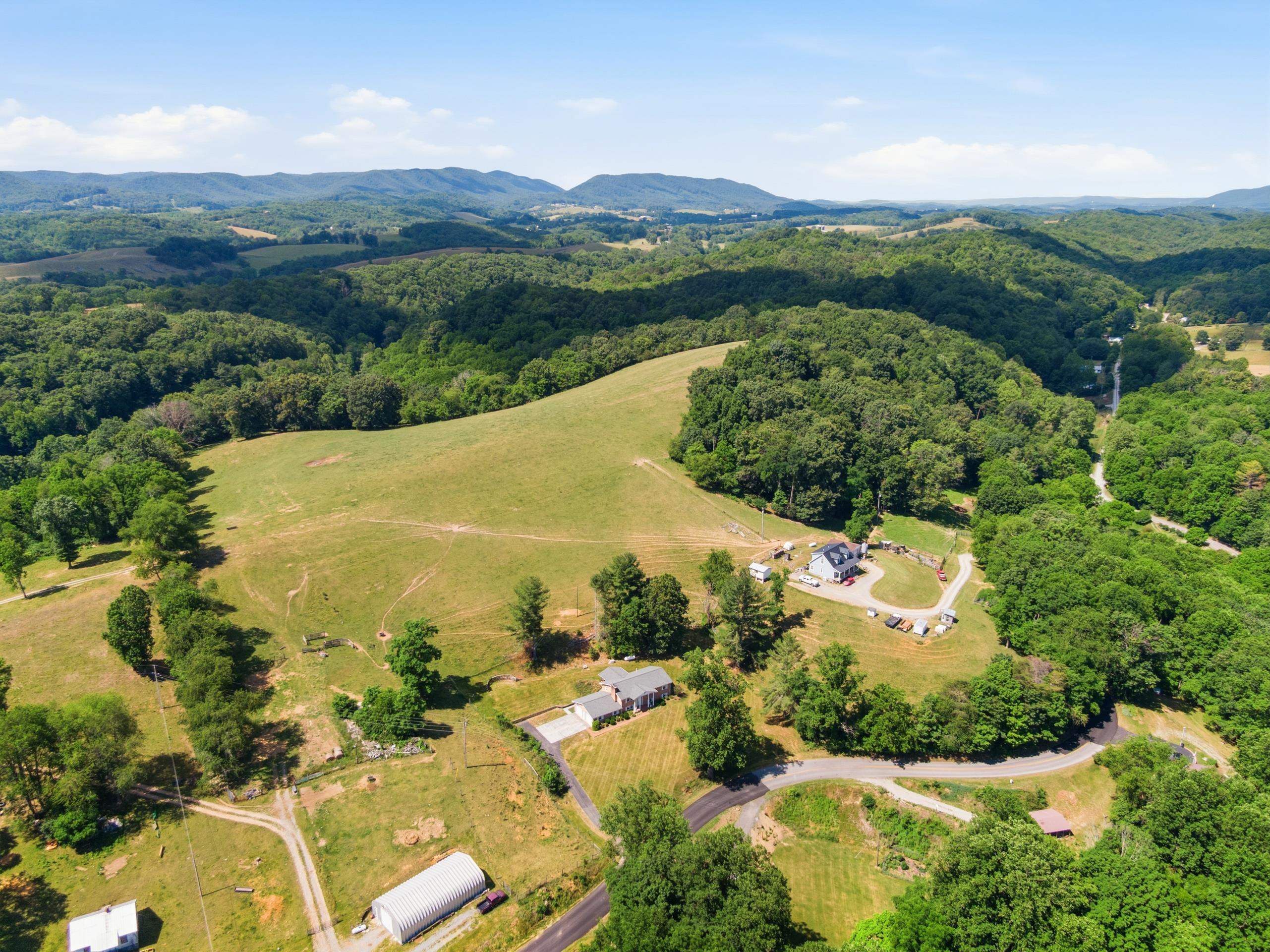 5725 Graysontown Road Radford VA 24141