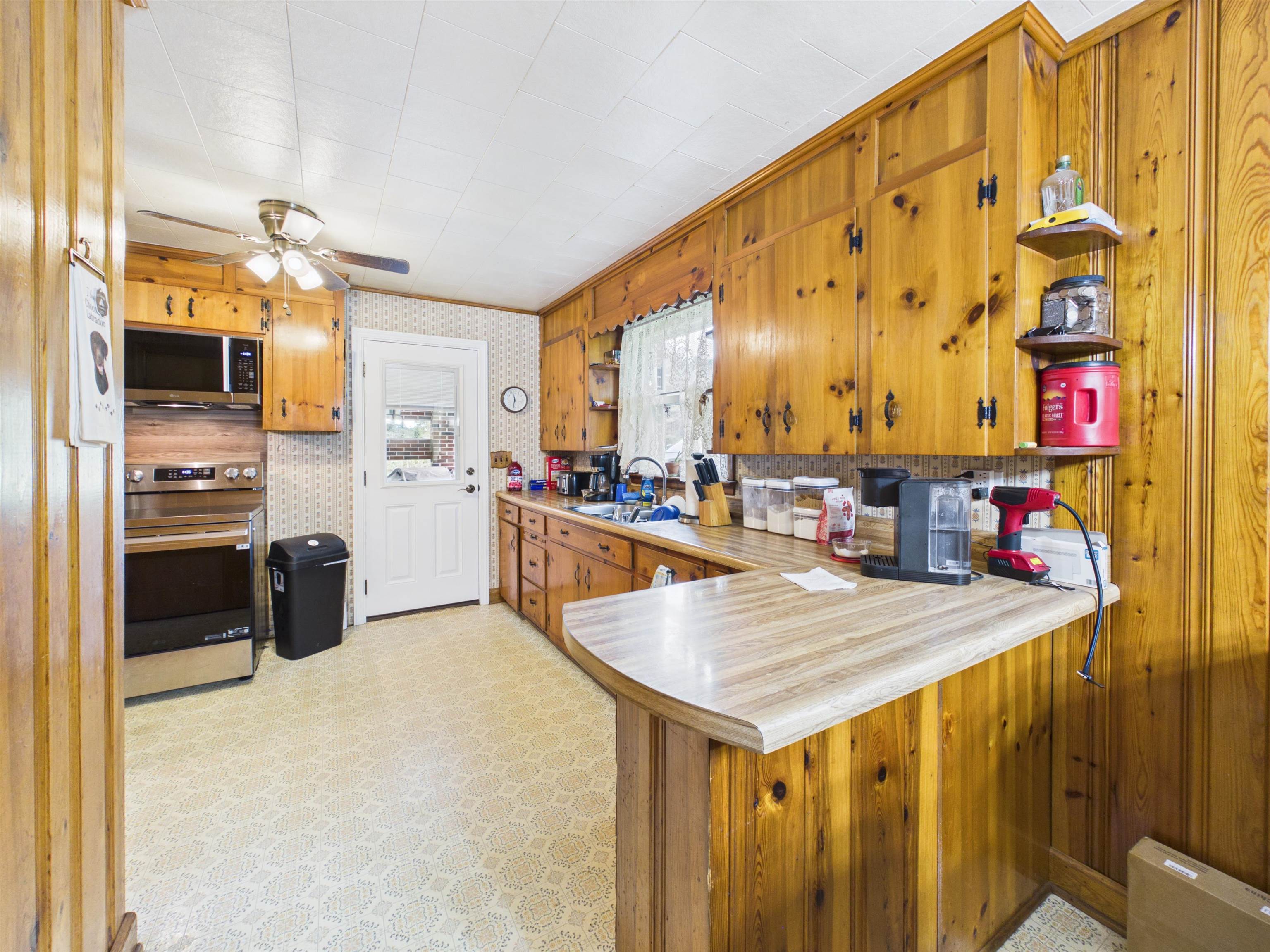 490 Oak Grove Road Austinville VA 24312