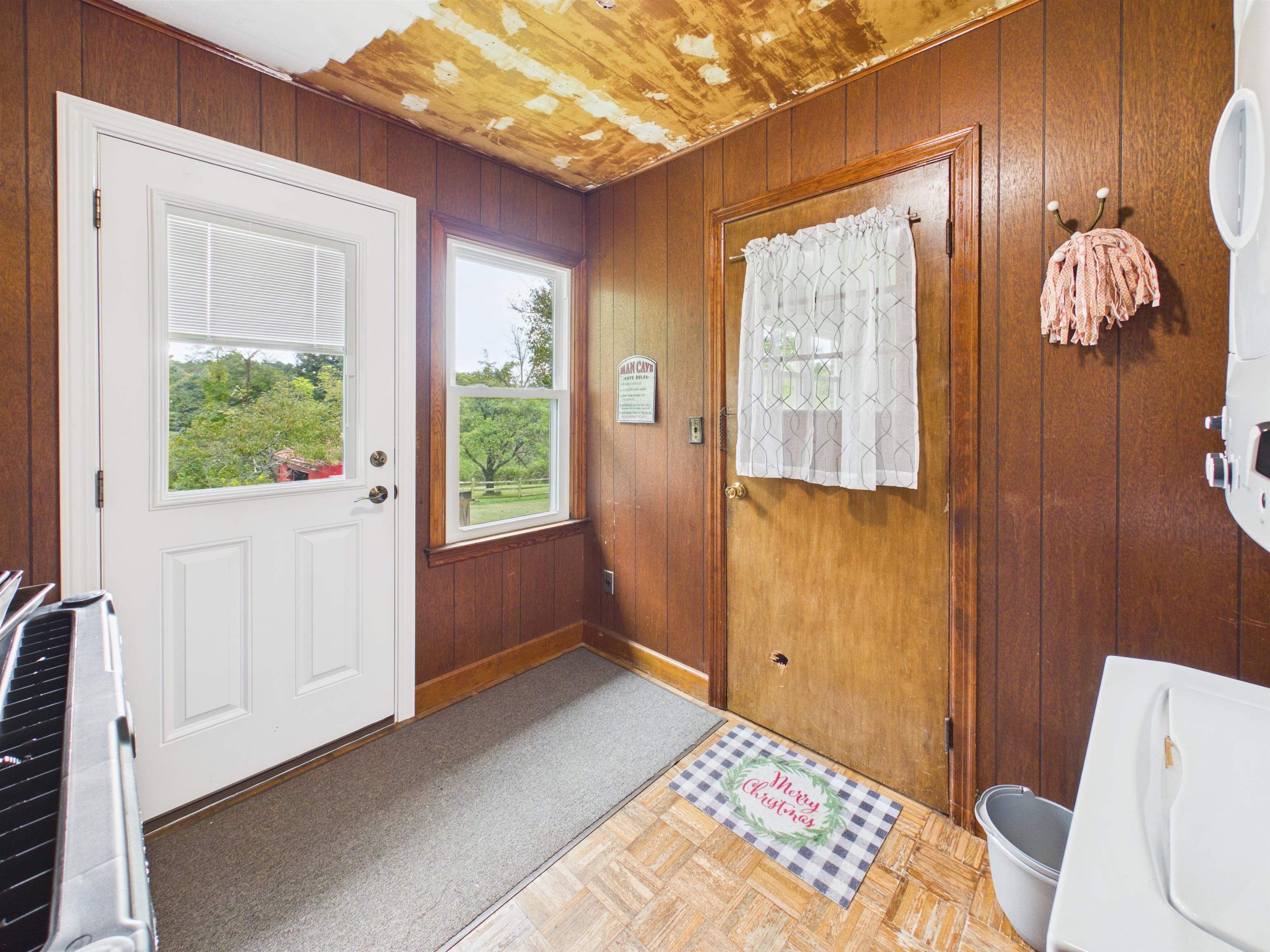 490 Oak Grove Road Austinville VA 24312