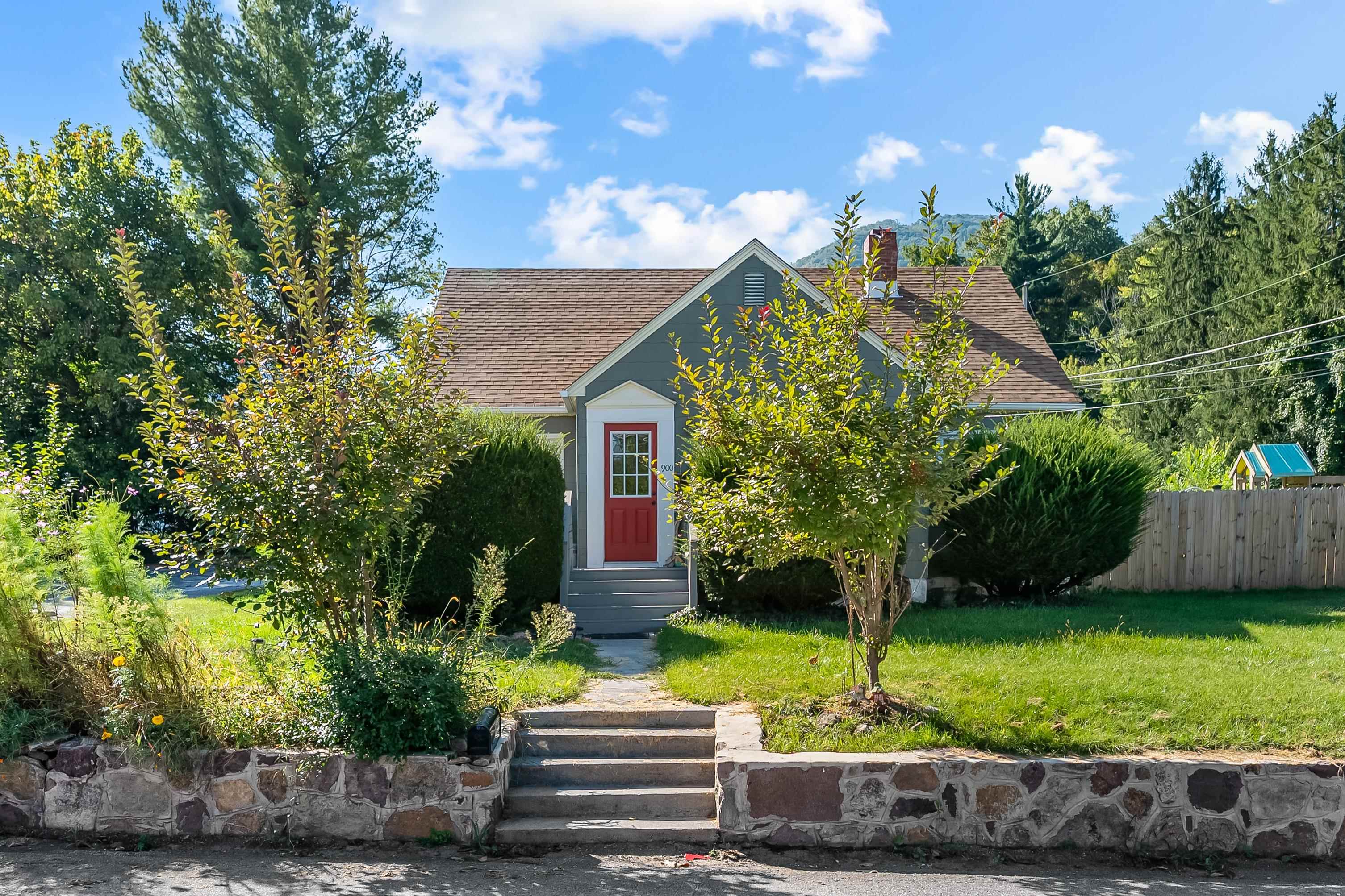 900 College Street Narrows VA 24124