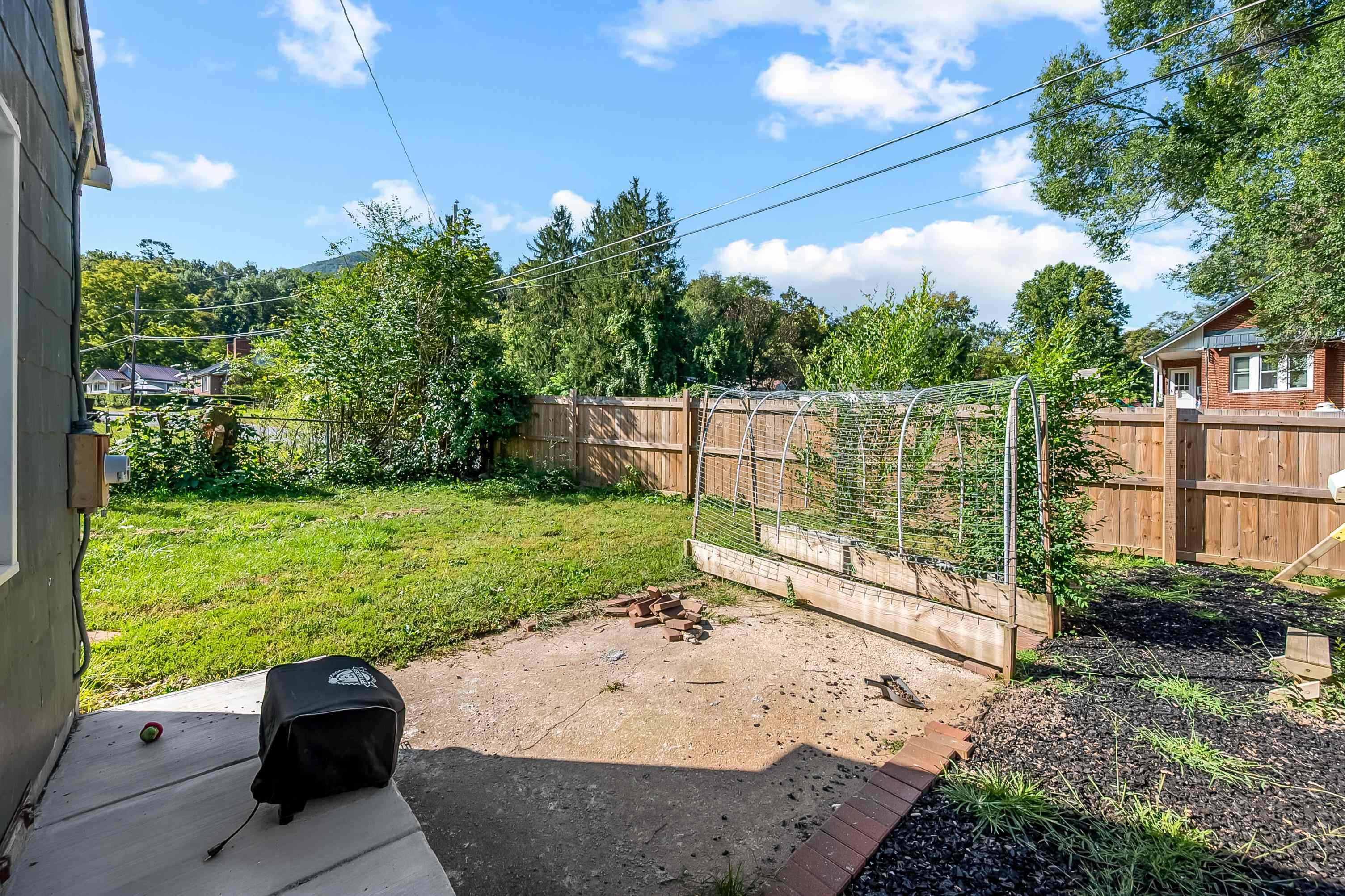 900 College Street Narrows VA 24124