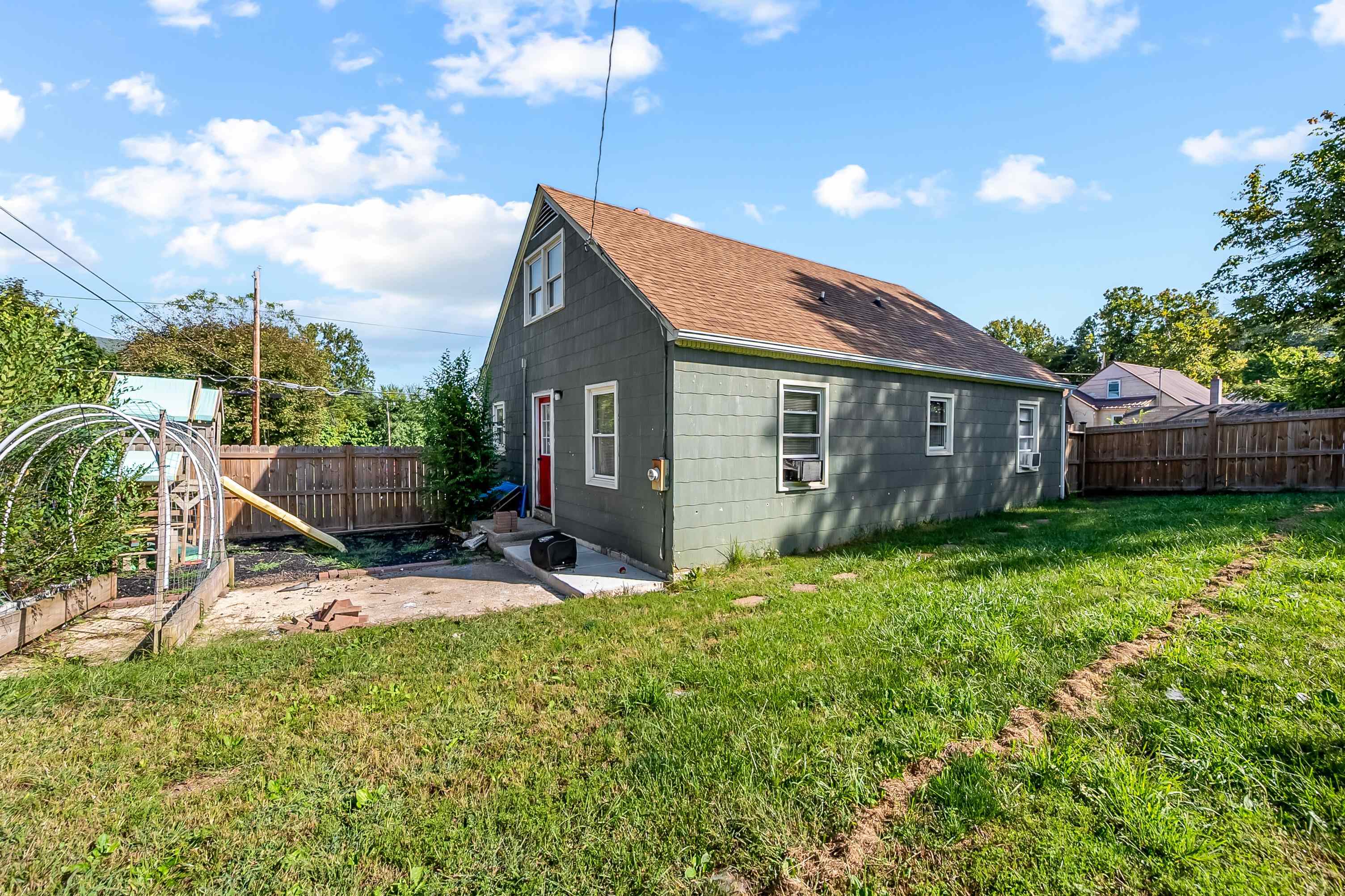 900 College Street Narrows VA 24124