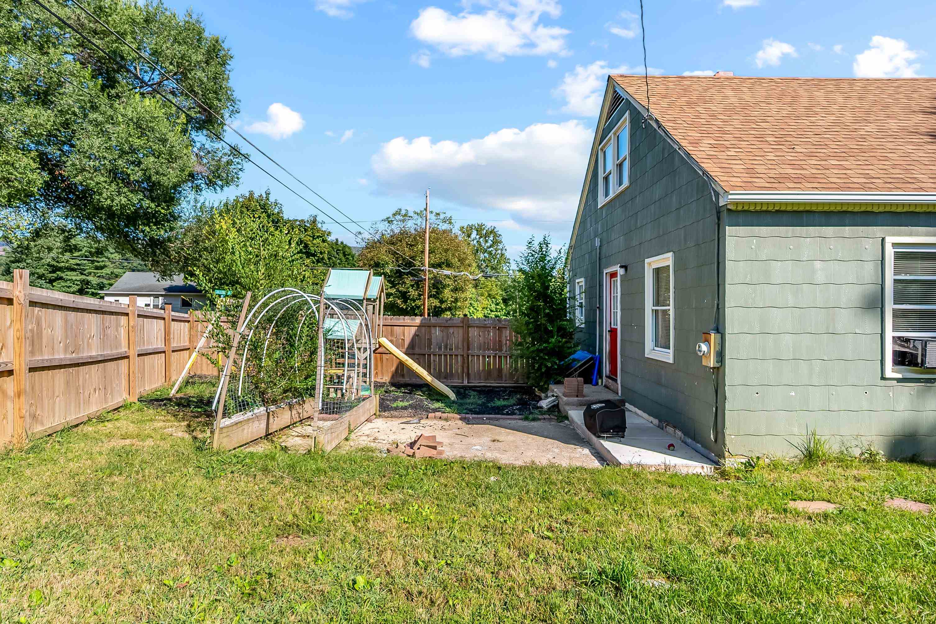 900 College Street Narrows VA 24124