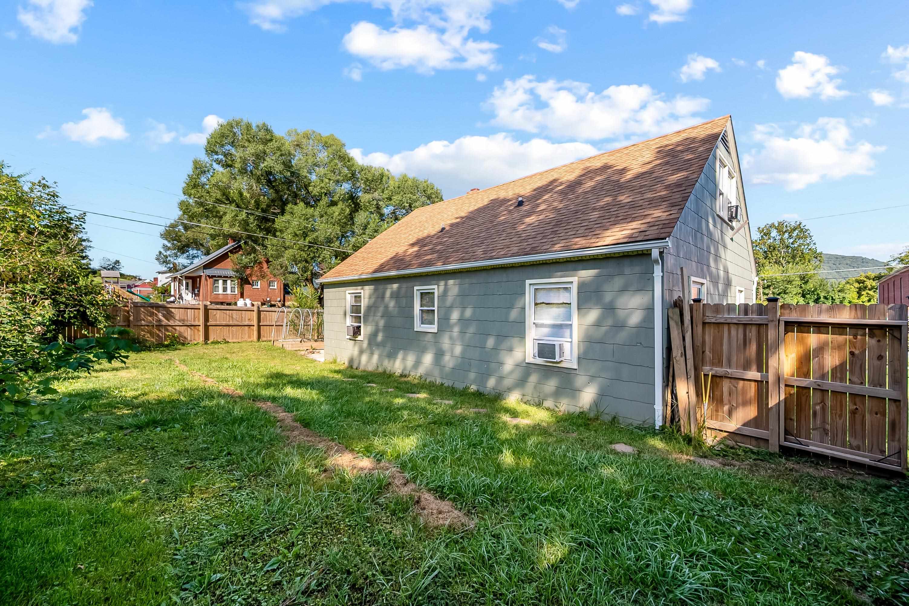 900 College Street Narrows VA 24124