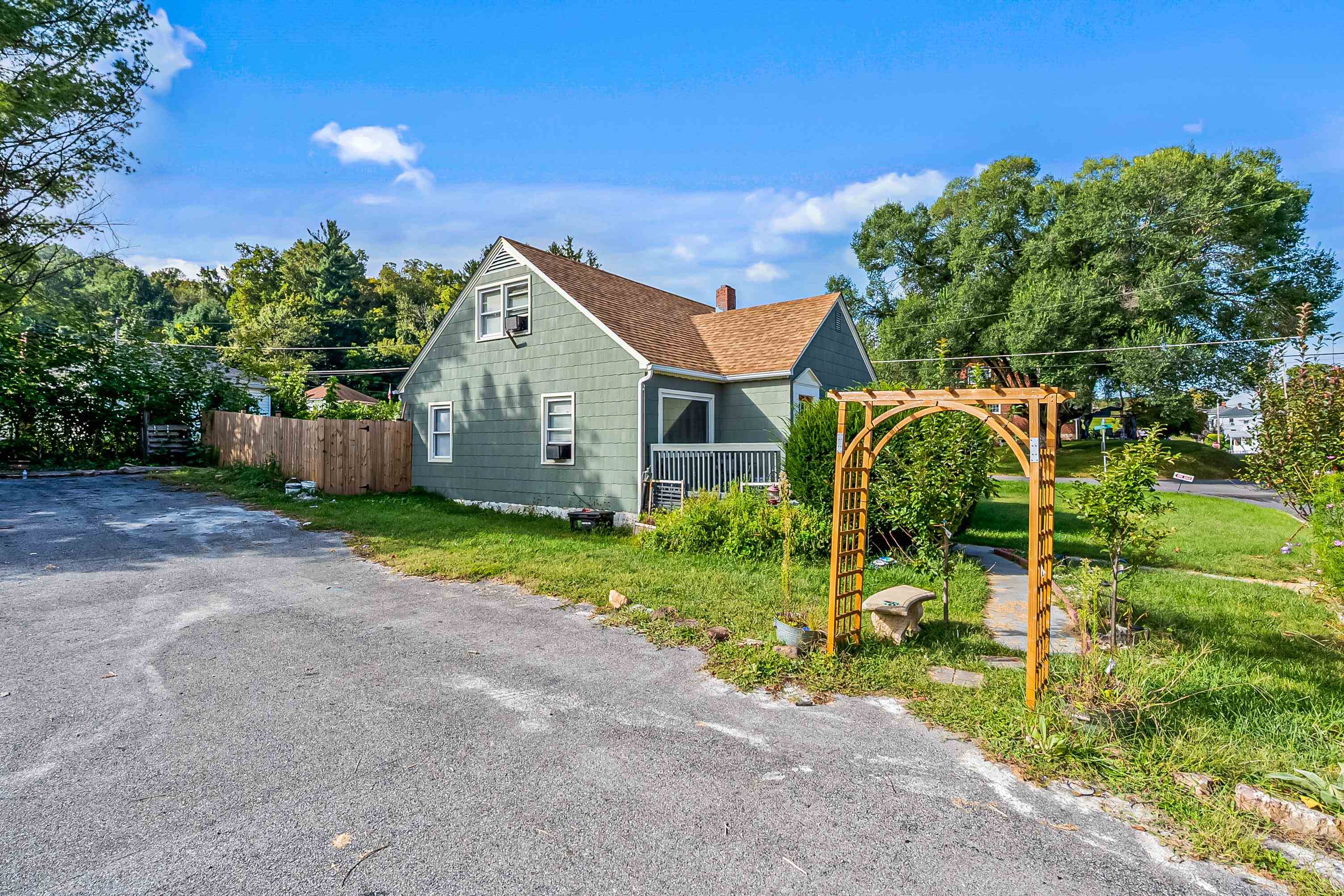 900 College Street Narrows VA 24124