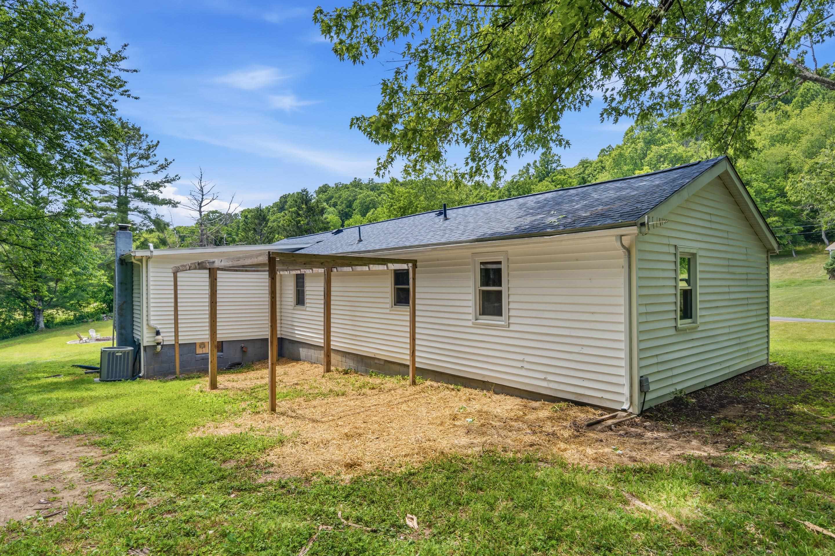 6734 Blacksburg Road Catawba VA 24070