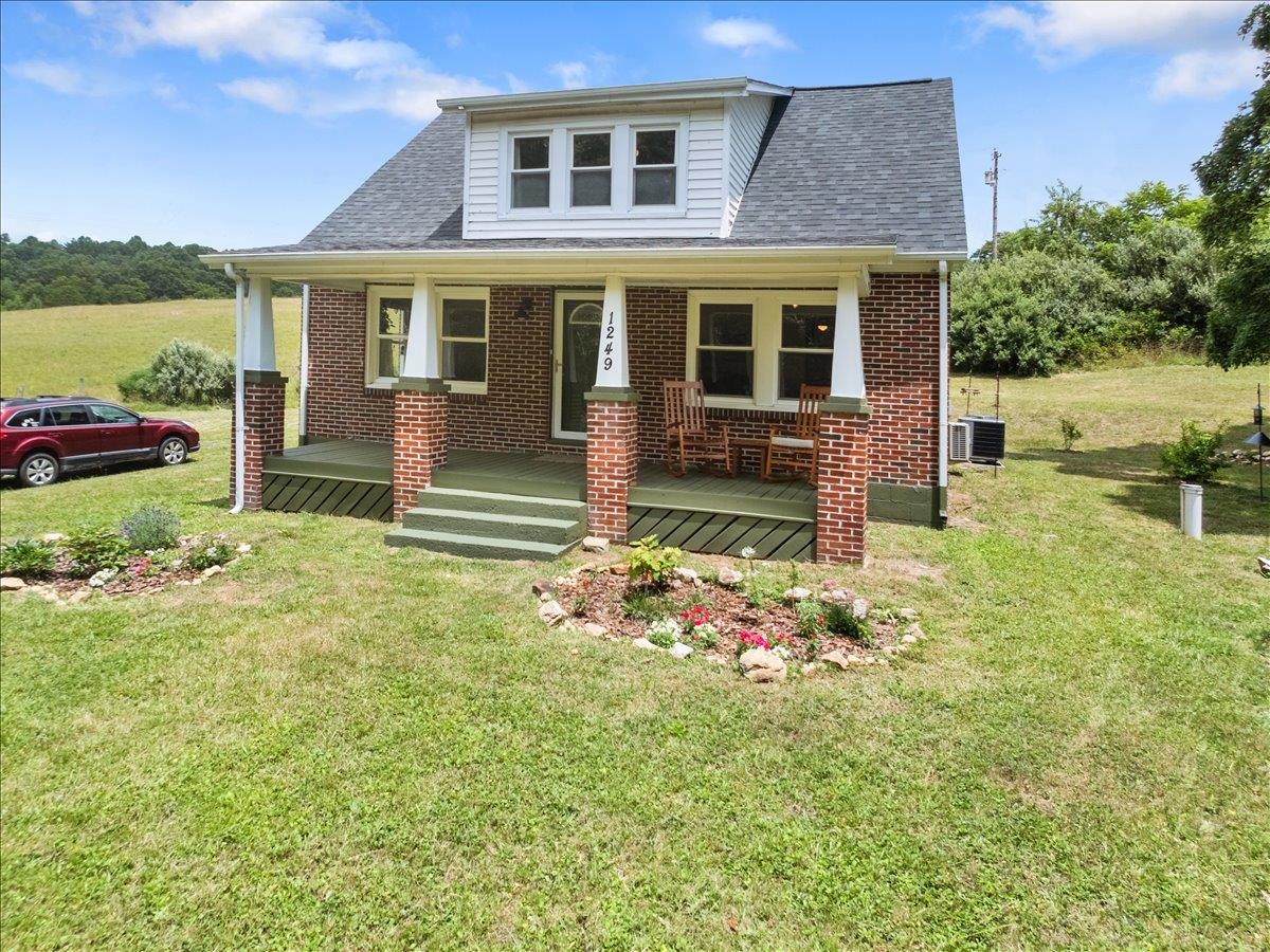 1249 Easy Drive NW Willis VA 24380
