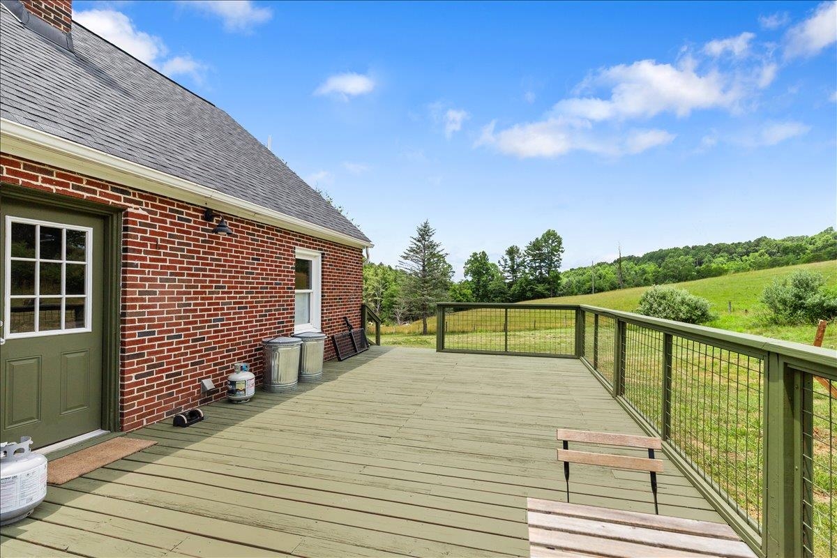 1249 Easy Drive NW Willis VA 24380