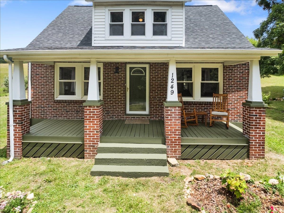 1249 Easy Drive NW Willis VA 24380