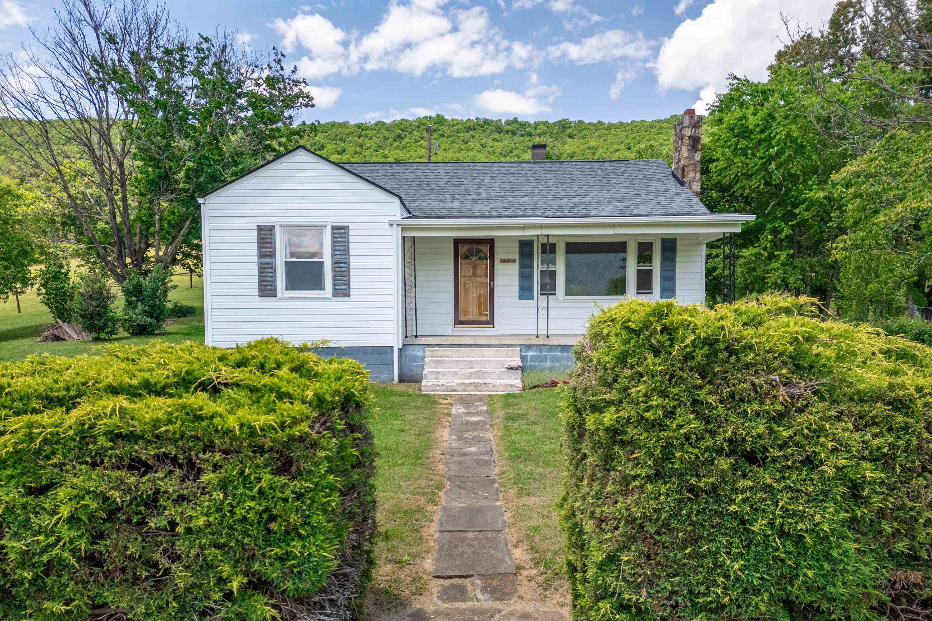 10653 E Blue Grass Trail Bland VA 24315