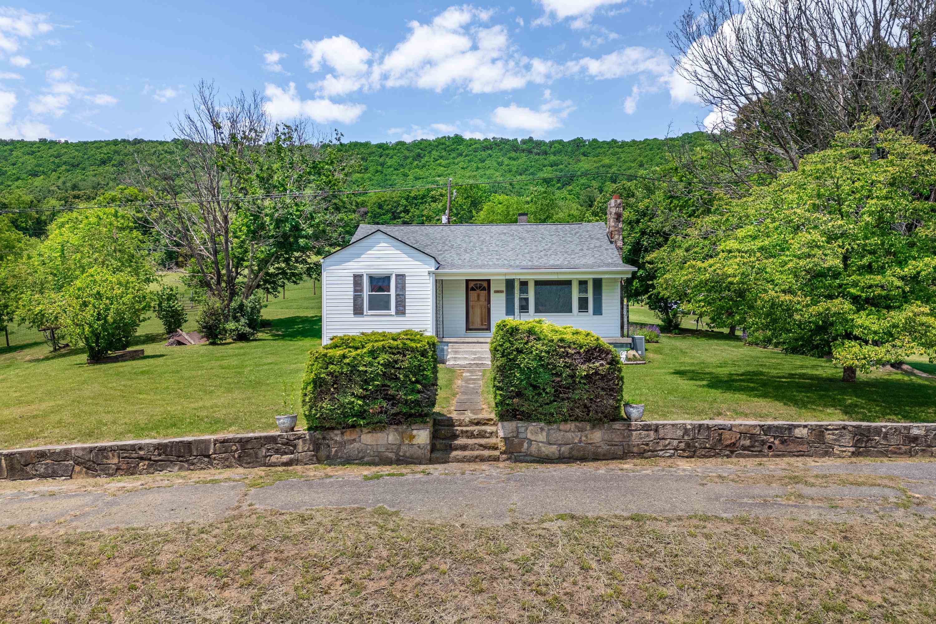 10653 E Blue Grass Trail Bland VA 24315