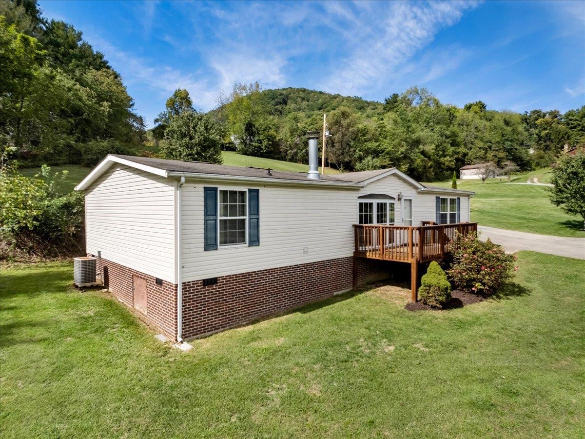 4245 Draper Valley Road Draper VA 24324