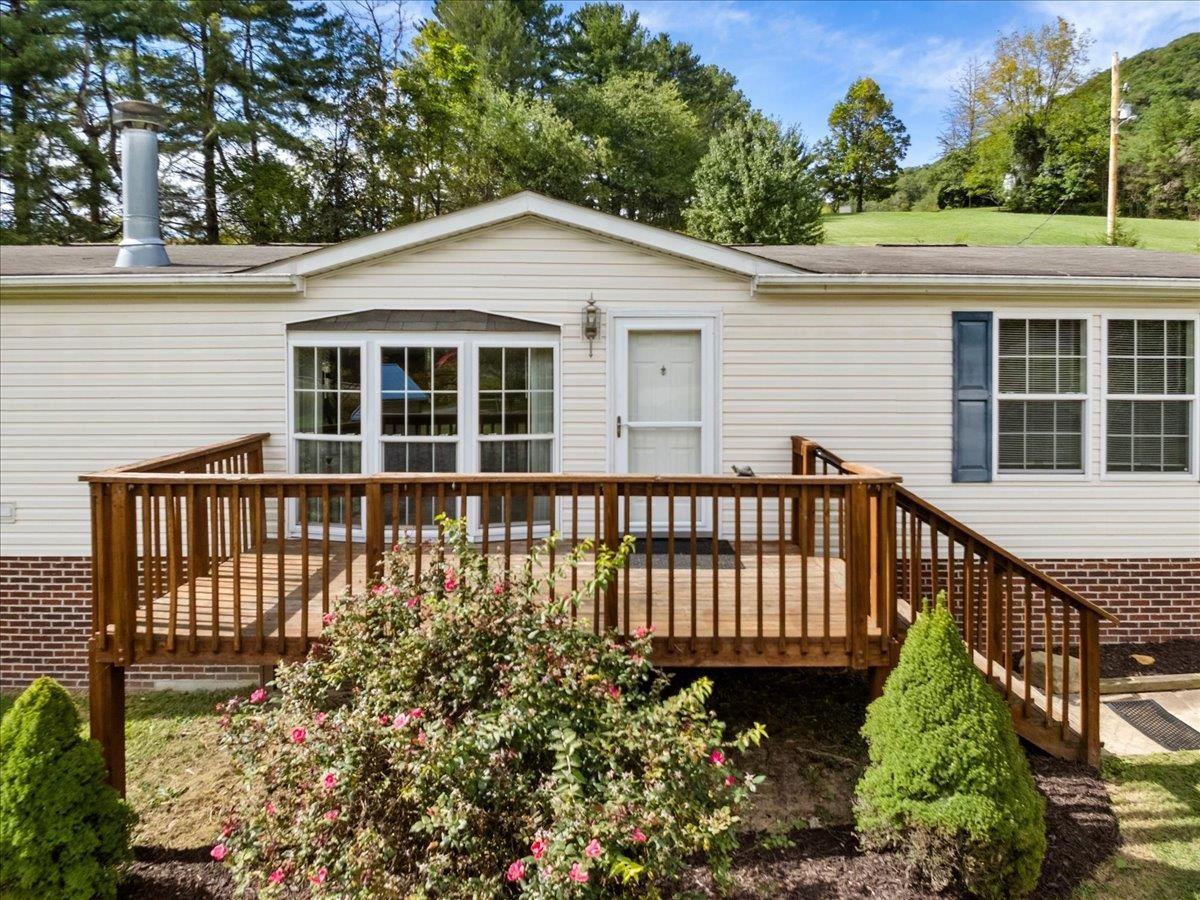 4245 Draper Valley Road Draper VA 24324