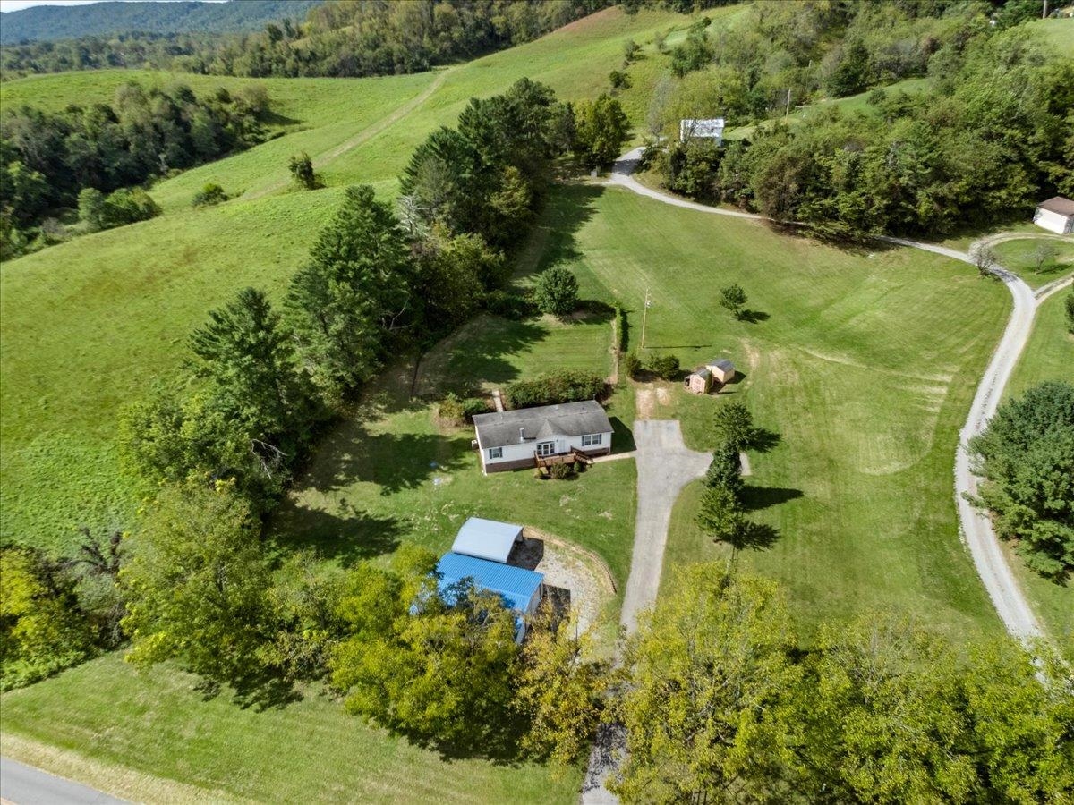 4245 Draper Valley Road Draper VA 24324