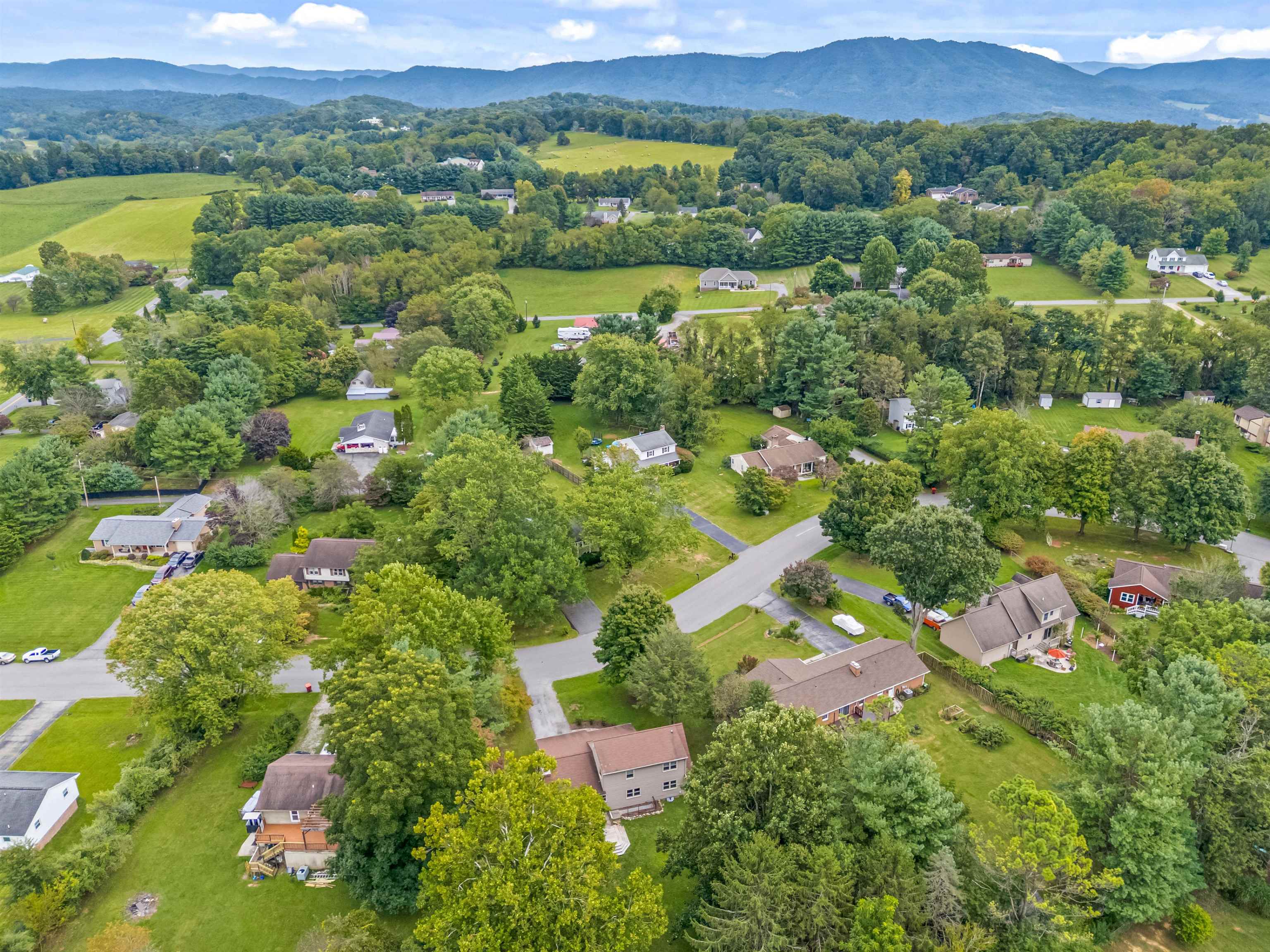 806 Horseshoe Lane Blacksburg VA 24060