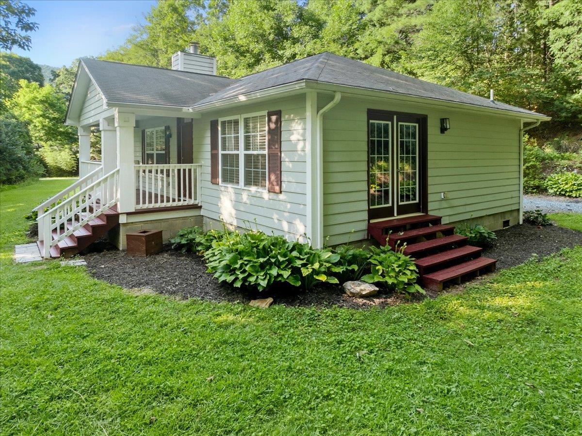 2271 Ridgeview Road NW Floyd VA 24091