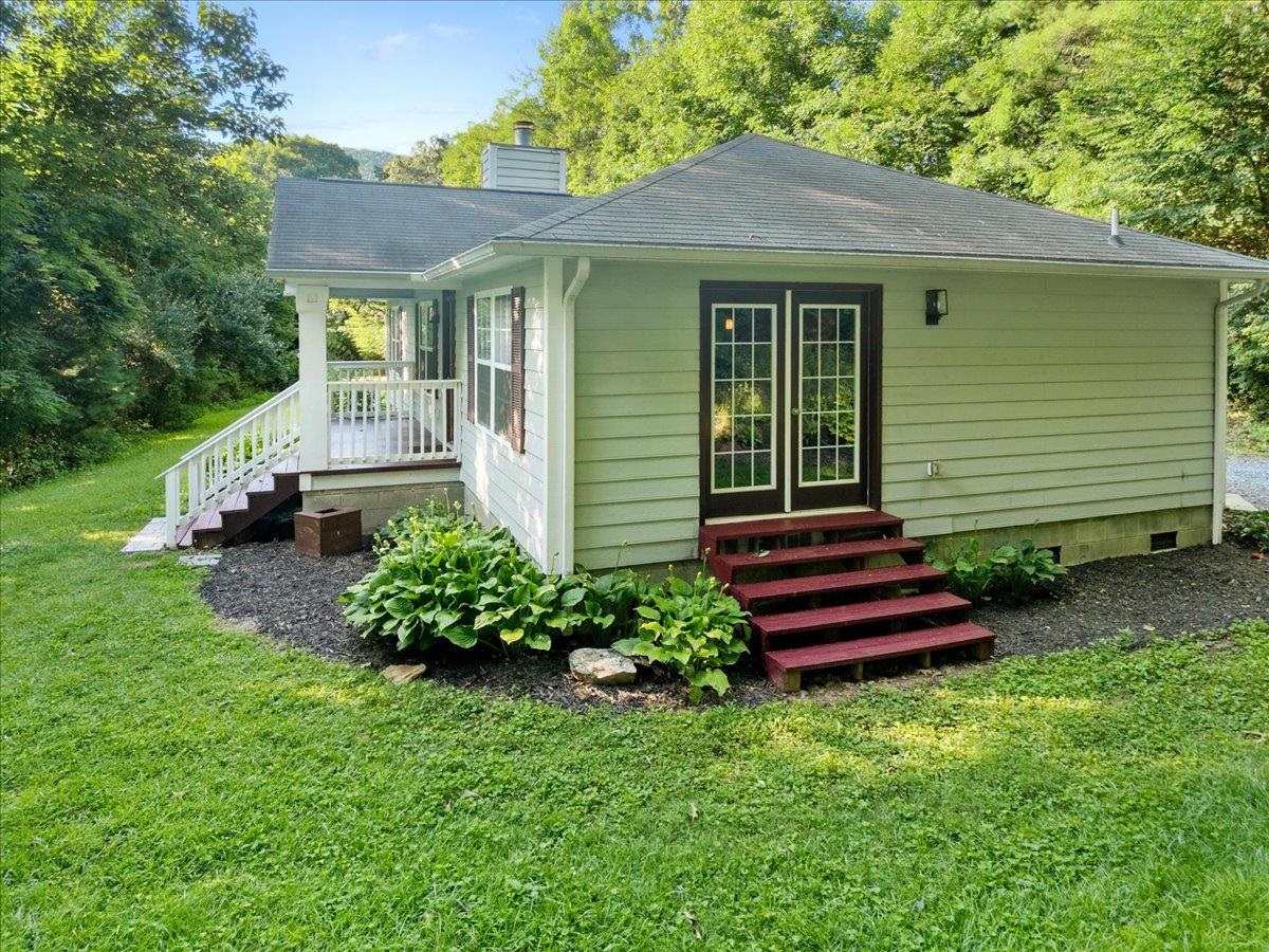 2271 Ridgeview Road NW Floyd VA 24091