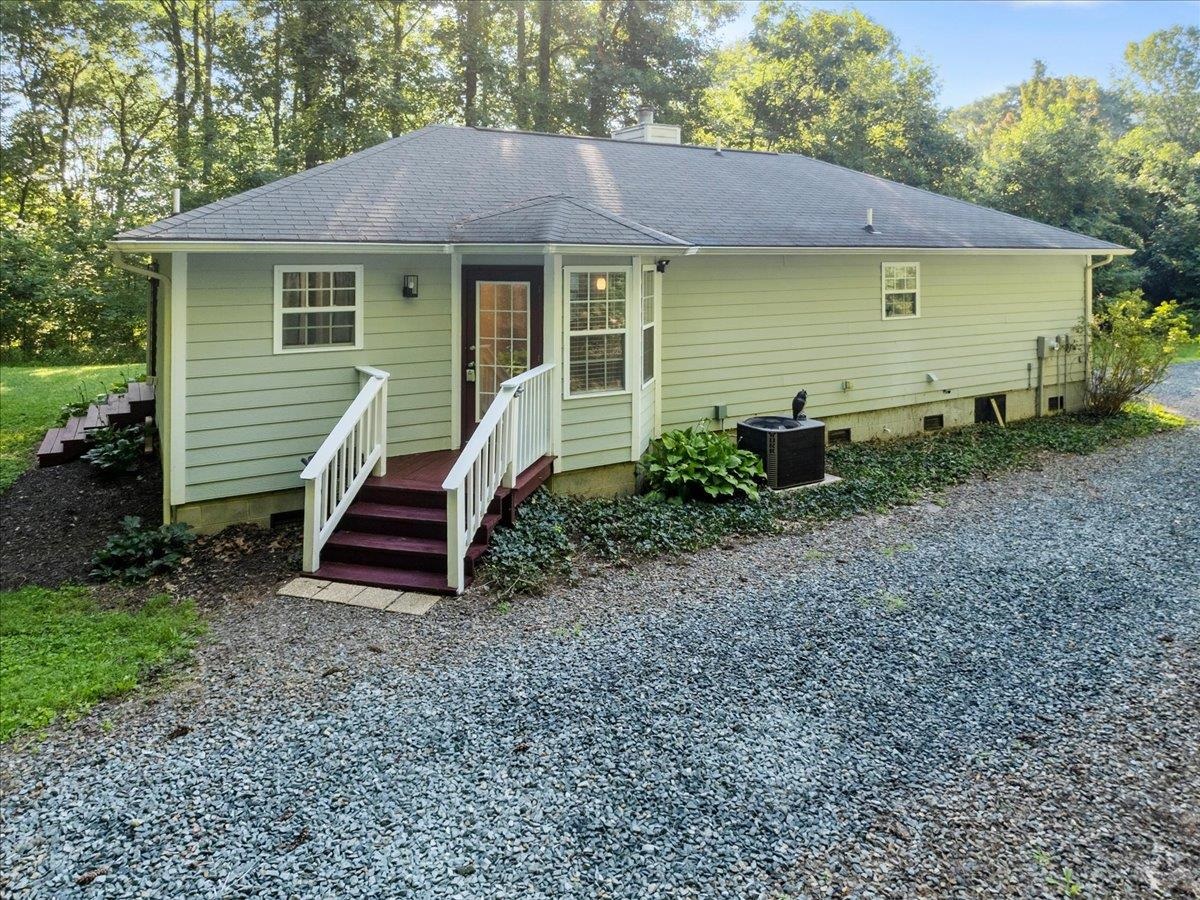 2271 Ridgeview Road NW Floyd VA 24091
