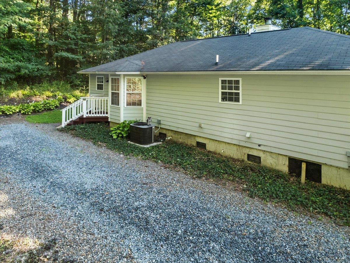 2271 Ridgeview Road NW Floyd VA 24091