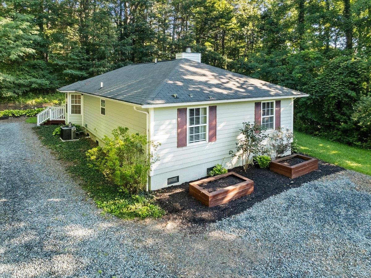 2271 Ridgeview Road NW Floyd VA 24091