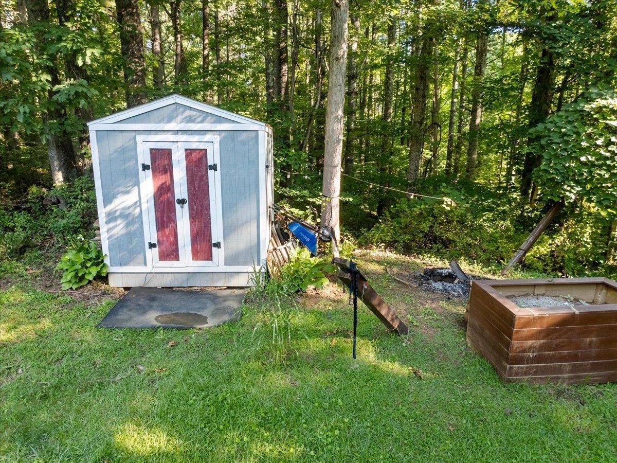 2271 Ridgeview Road NW Floyd VA 24091