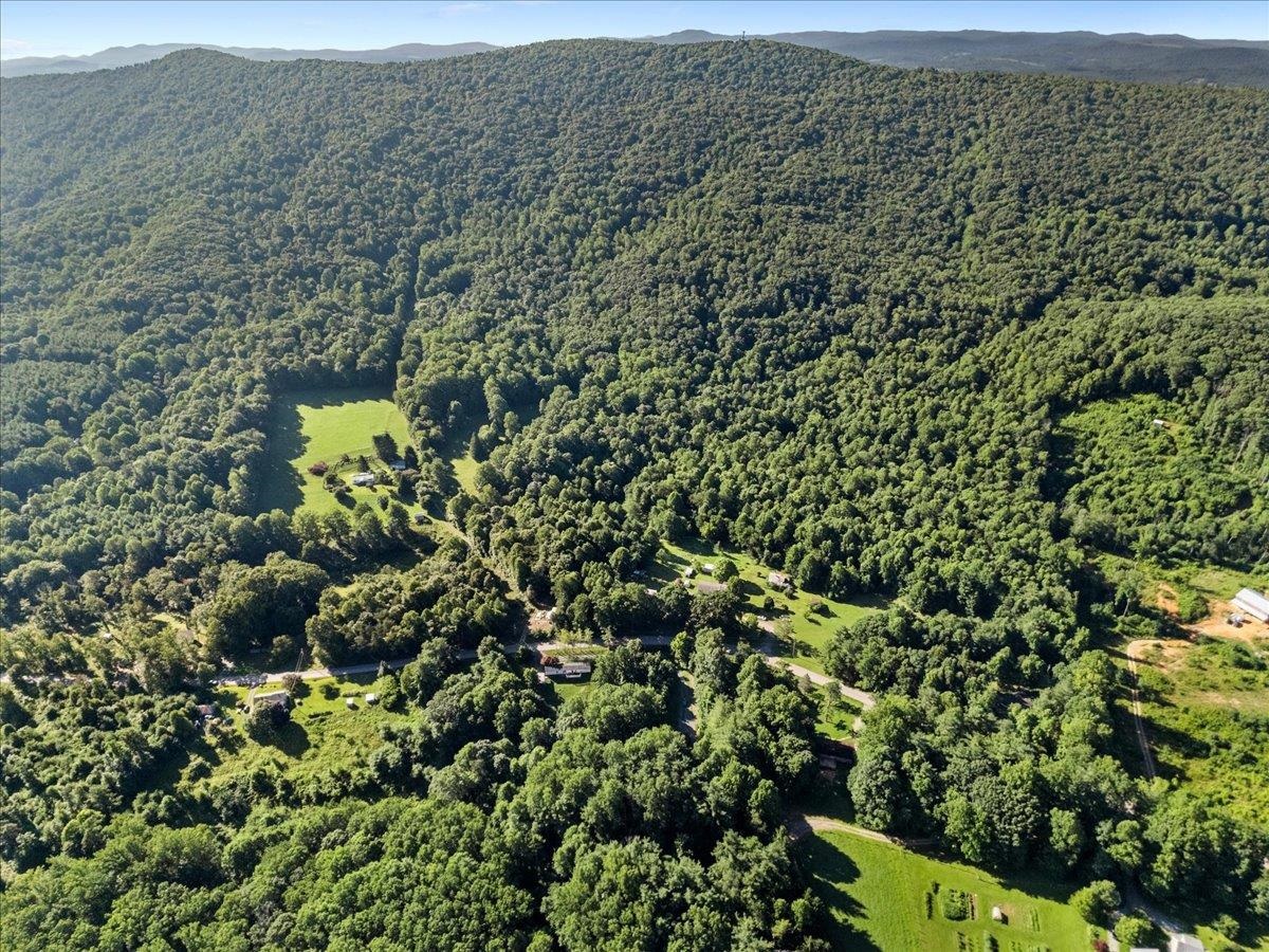 2271 Ridgeview Road NW Floyd VA 24091