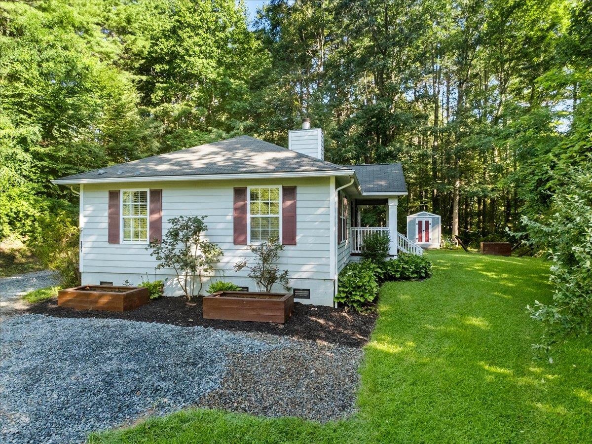 2271 Ridgeview Road NW Floyd VA 24091